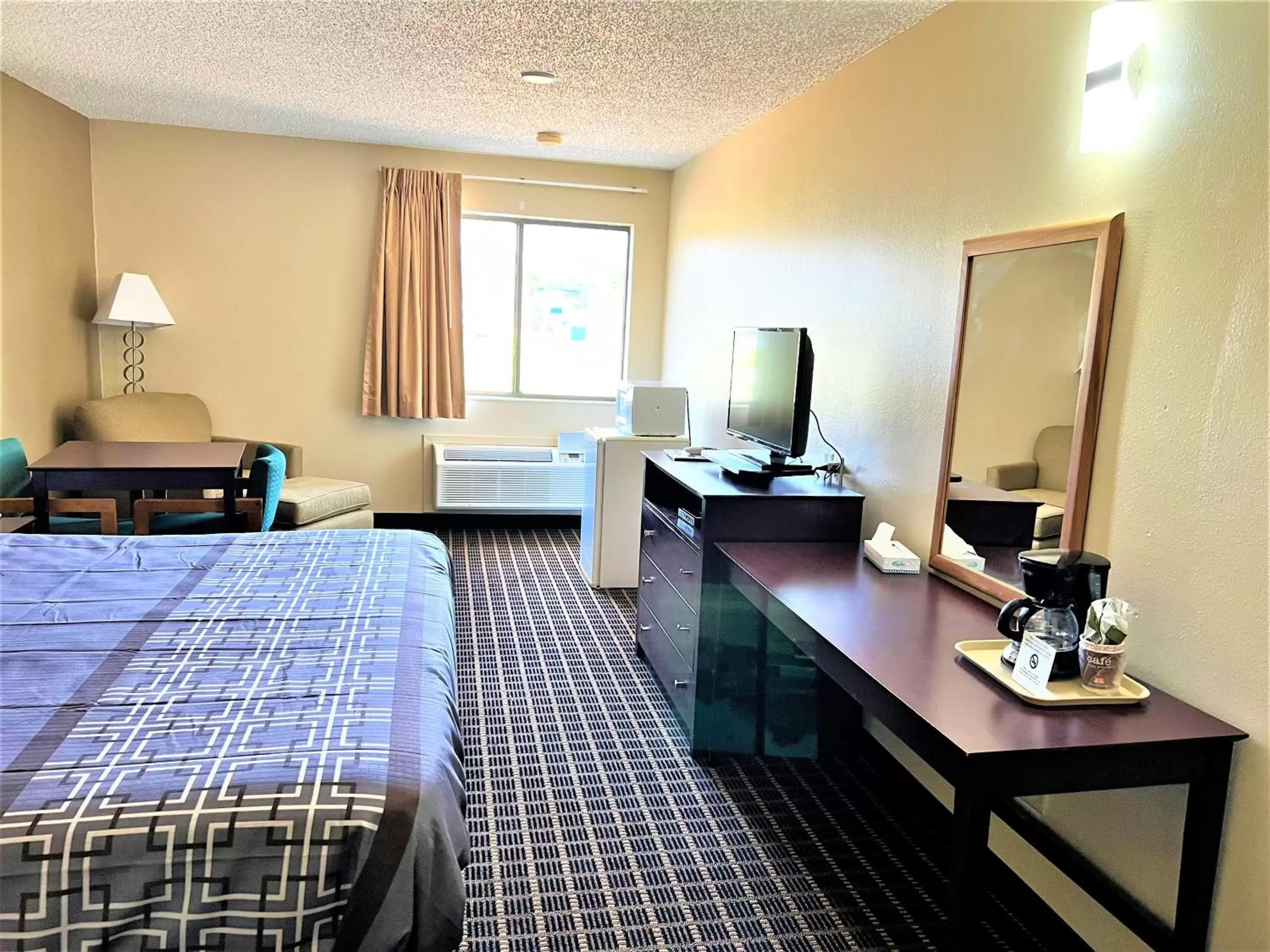 Bed in Designer Inn and Suites Bed in Designer Inn and Suites