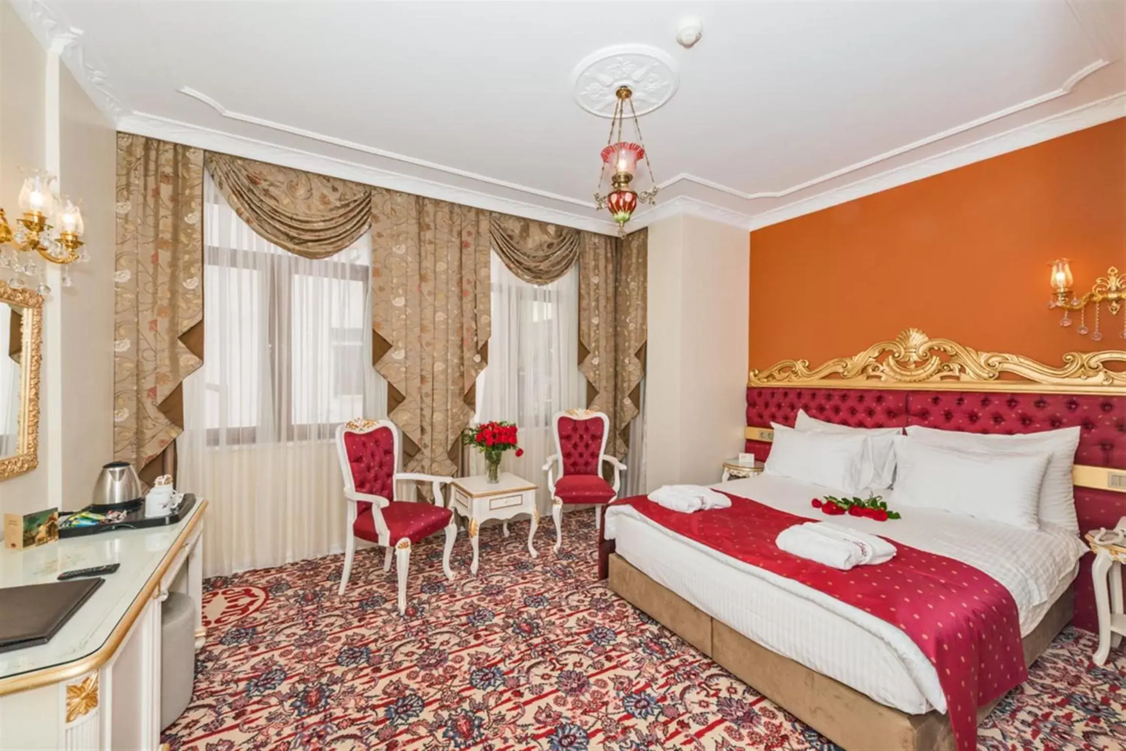 Photo of the whole room, Bed in Galatower Hotel