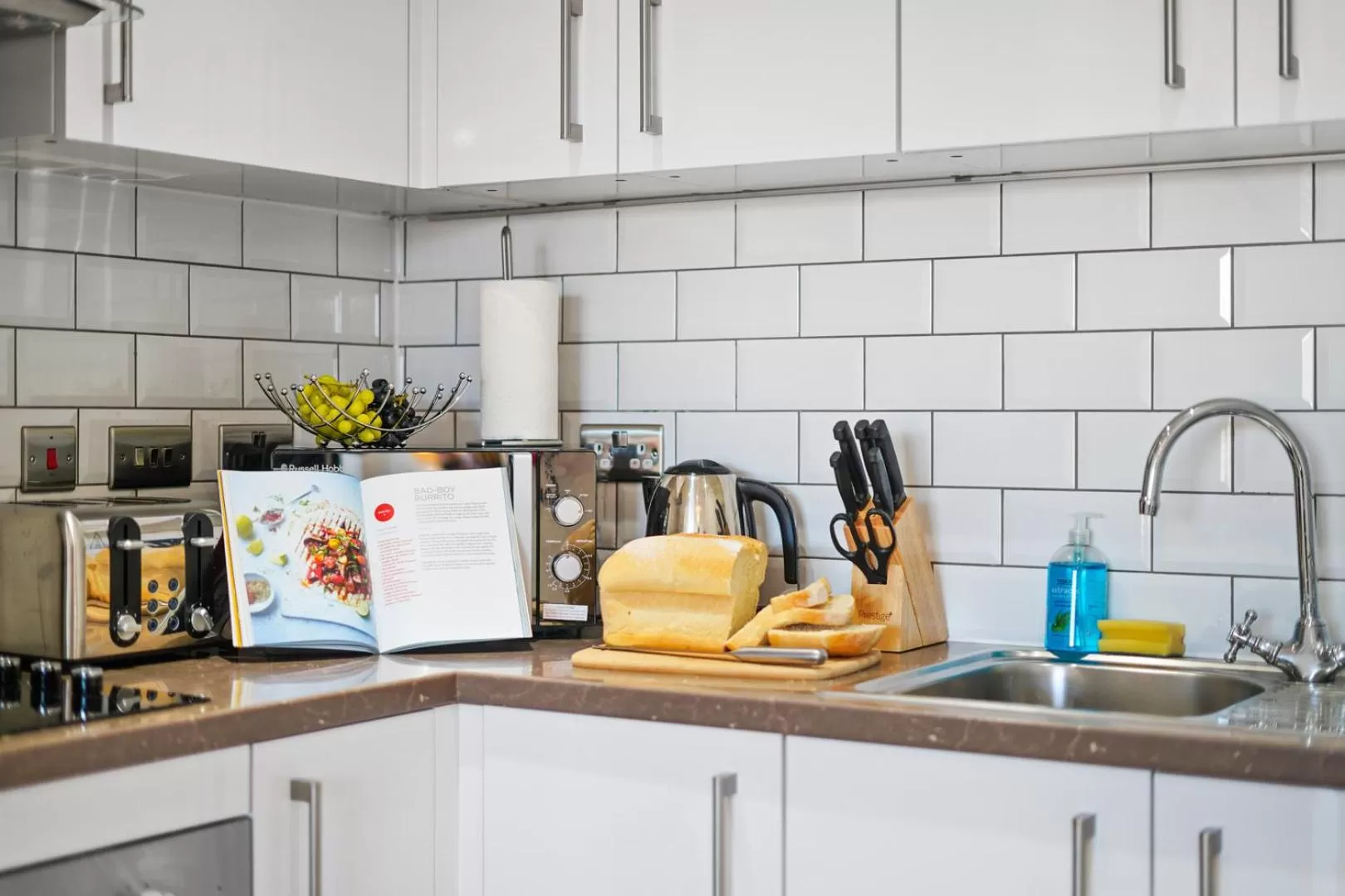 Coffee/tea facilities, Kitchen/Kitchenette in Onyx O2 Arena Brindley Place Broad Street Large Spacious Apartment