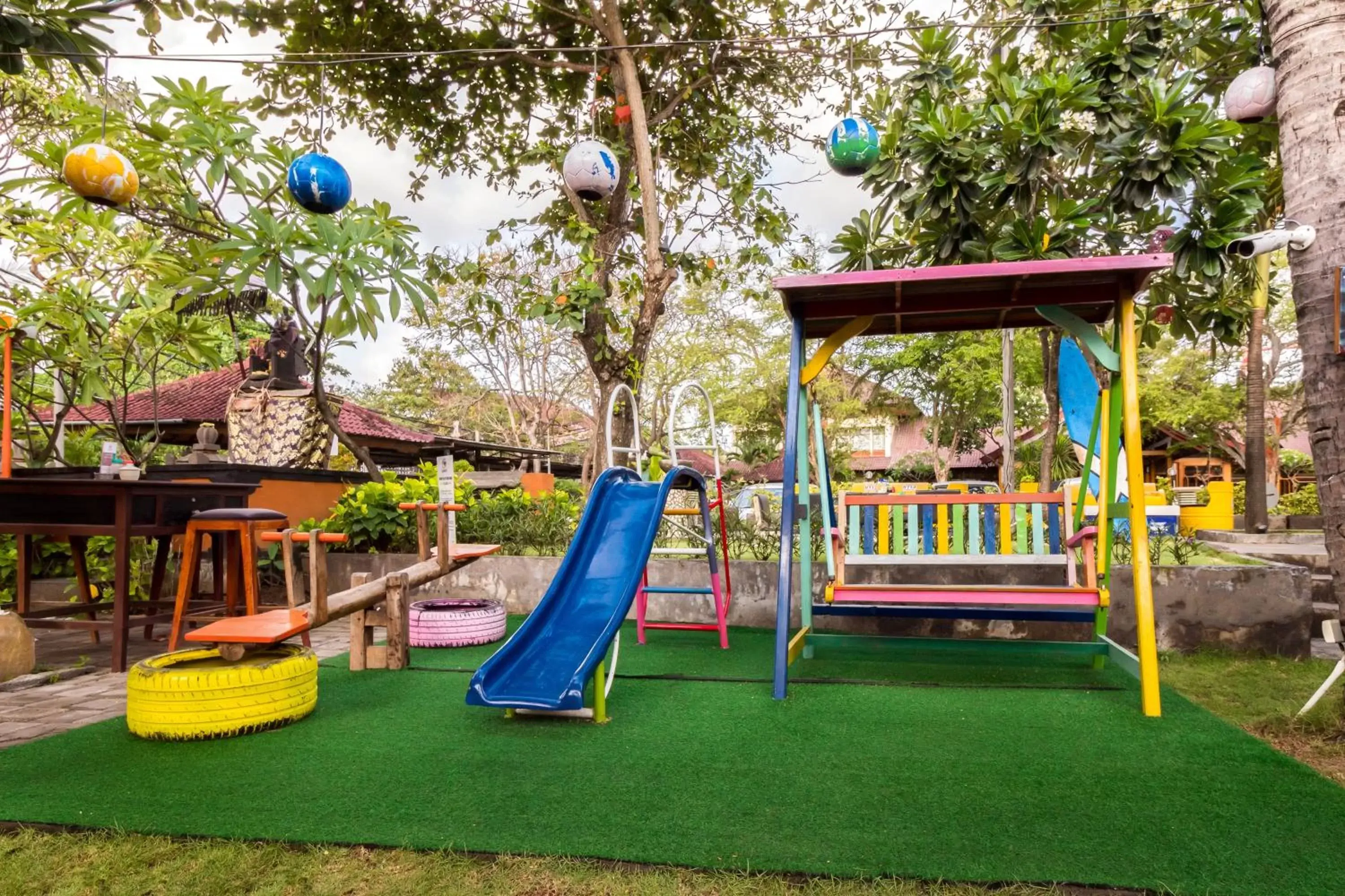 Restaurant/places to eat, Children's Play Area in Grand Istana Rama Hotel