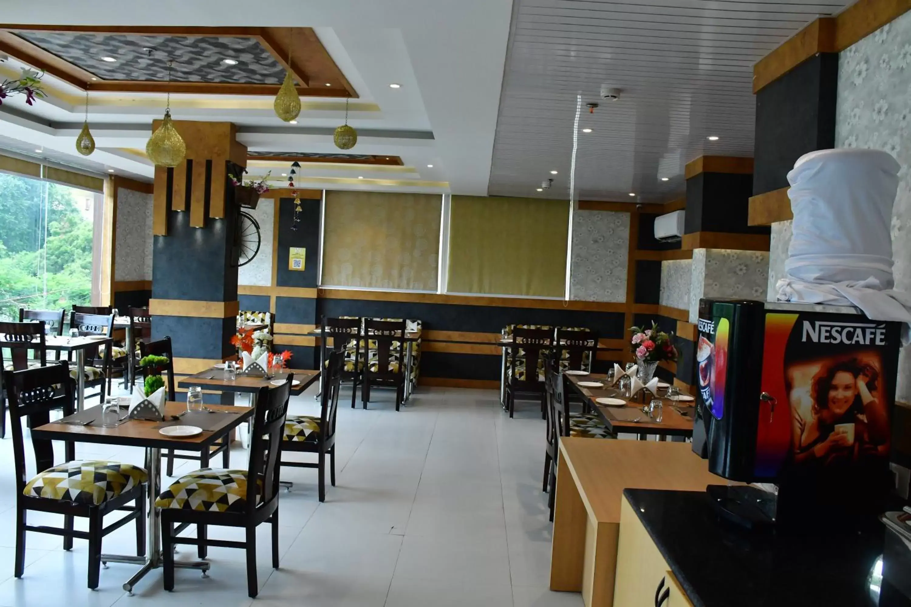 Restaurant/places to eat in Hotel Yatharth Inn Restaurant/places to eat in Hotel Yatharth Inn