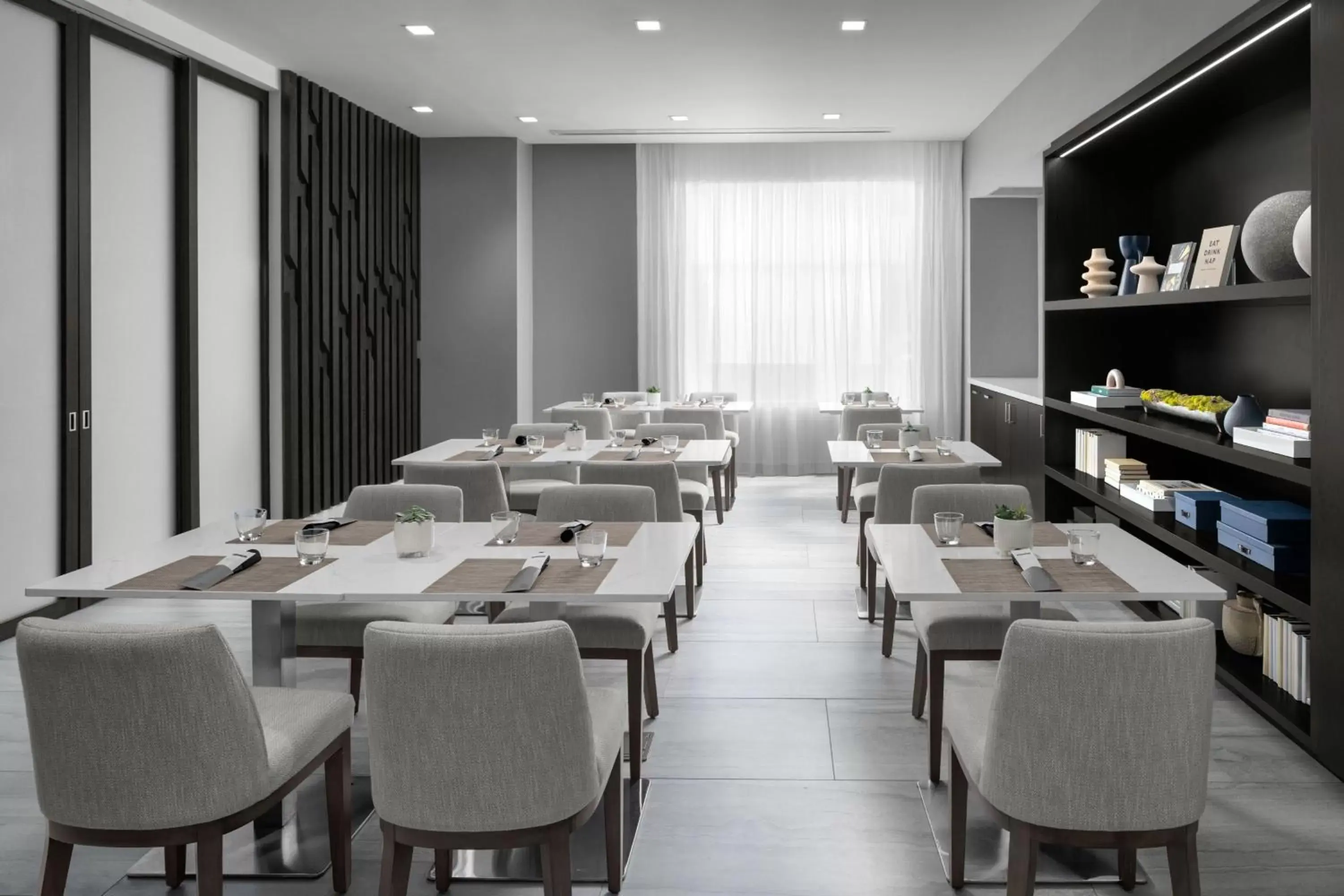 Kitchen or kitchenette, Restaurant/Places to Eat in AC Hotel by Marriott Miami Dadeland