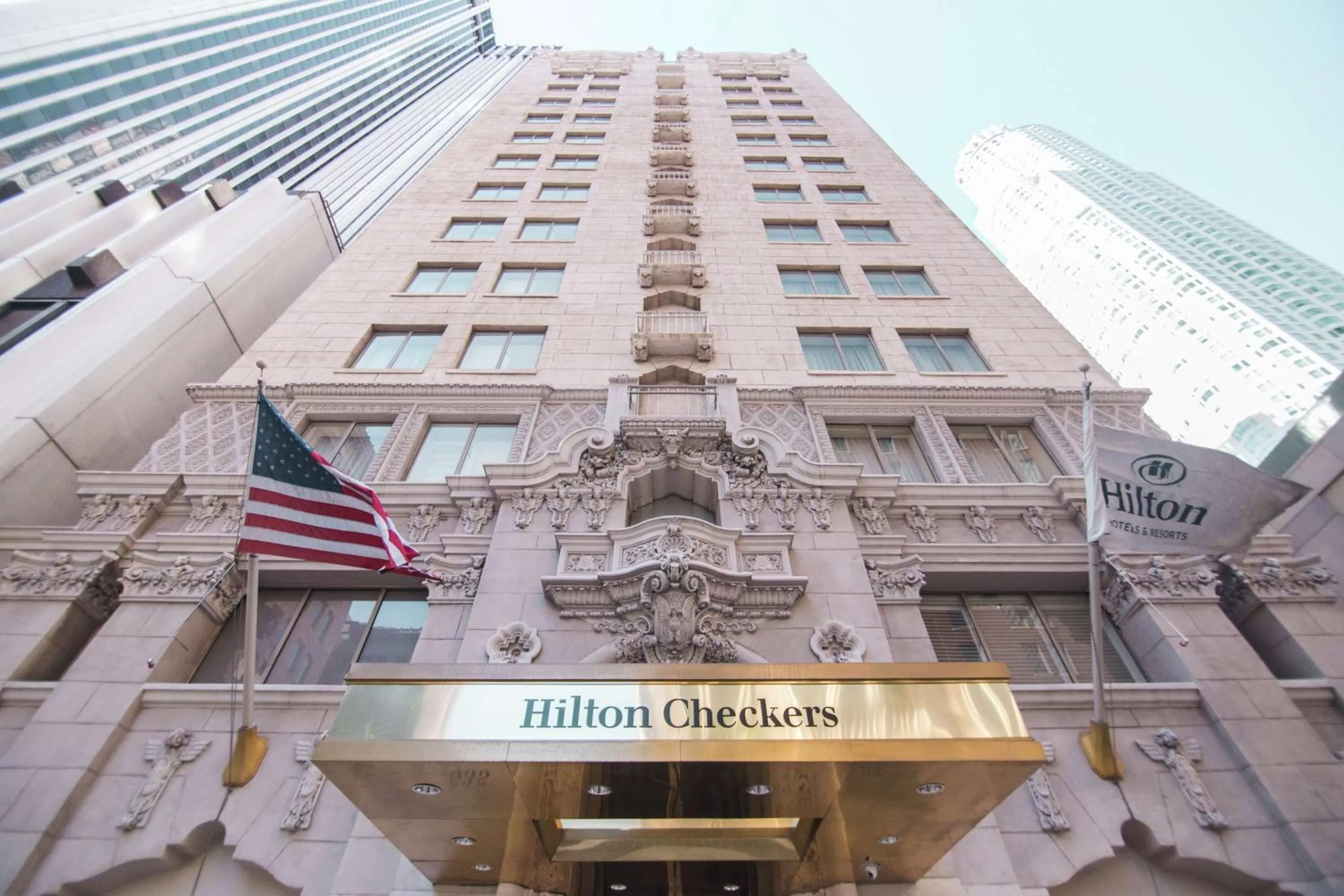 Property building in Hilton Checkers Los Angeles