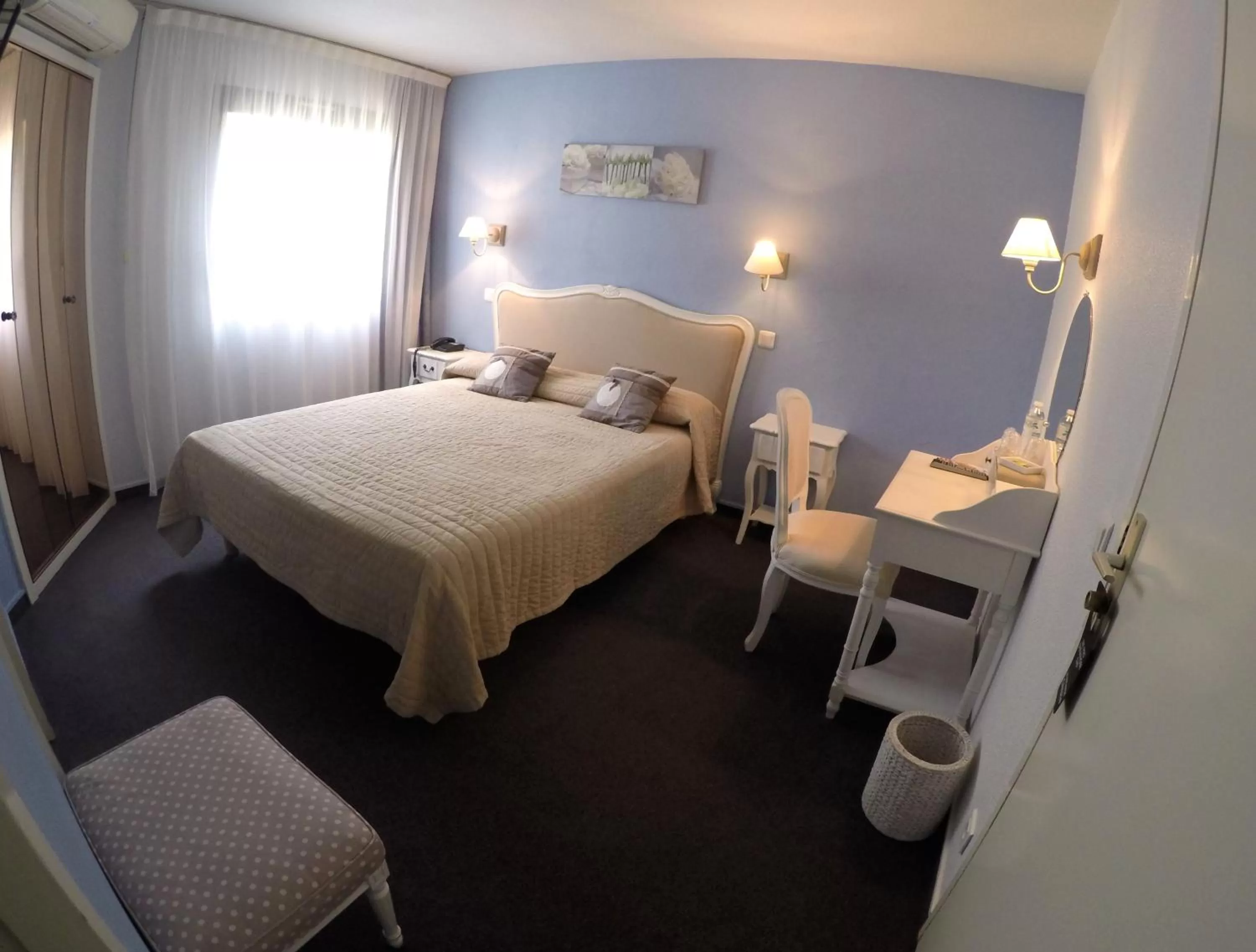 Bedroom, Bed in Logis hotel Noemys Gradignan