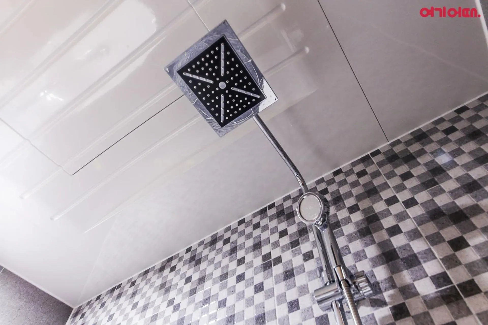 Shower in Goodstay Grand Motel Chuncheon