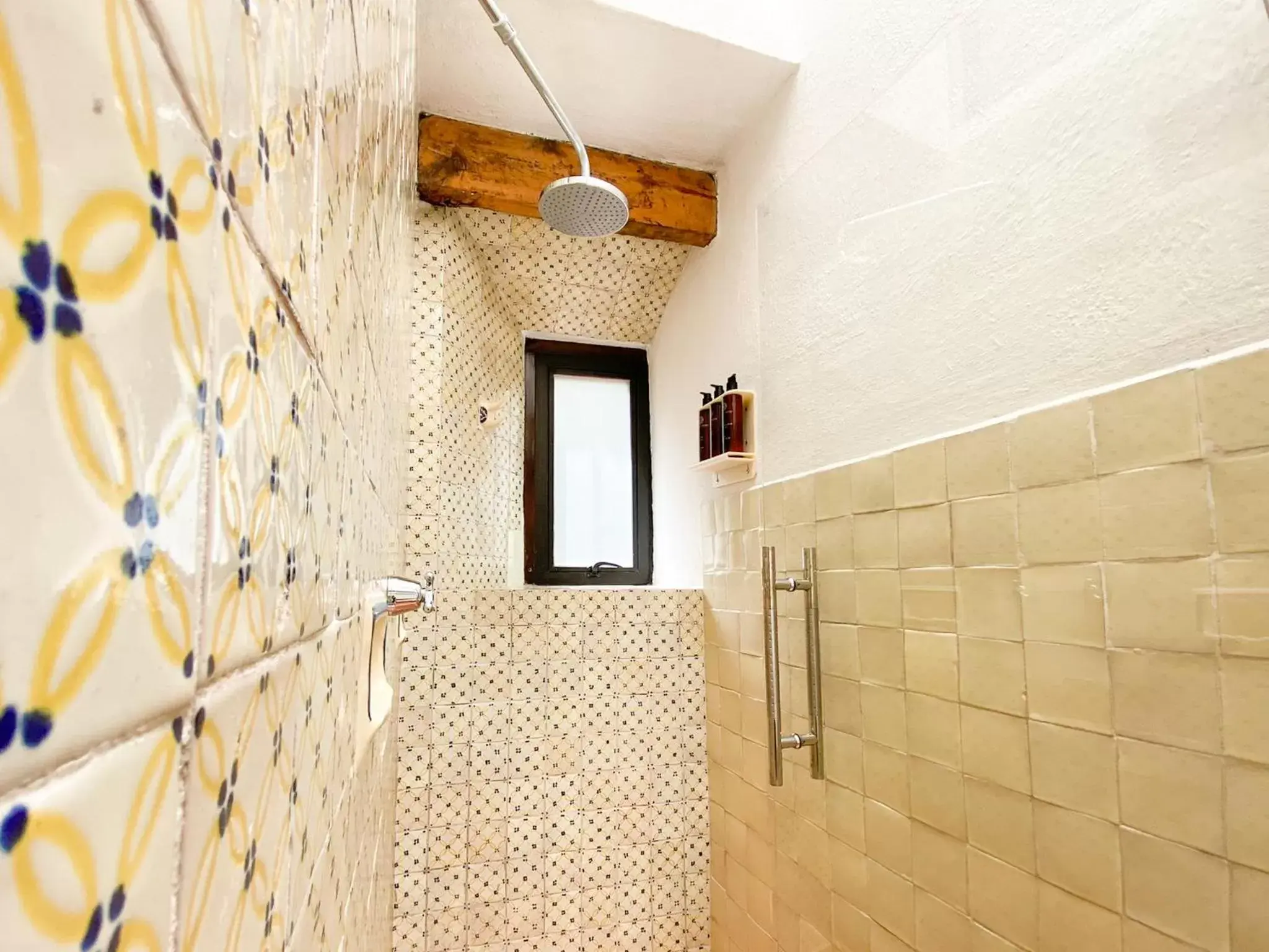 Shower, Bathroom in Molino de los Reyes By Rotamundos