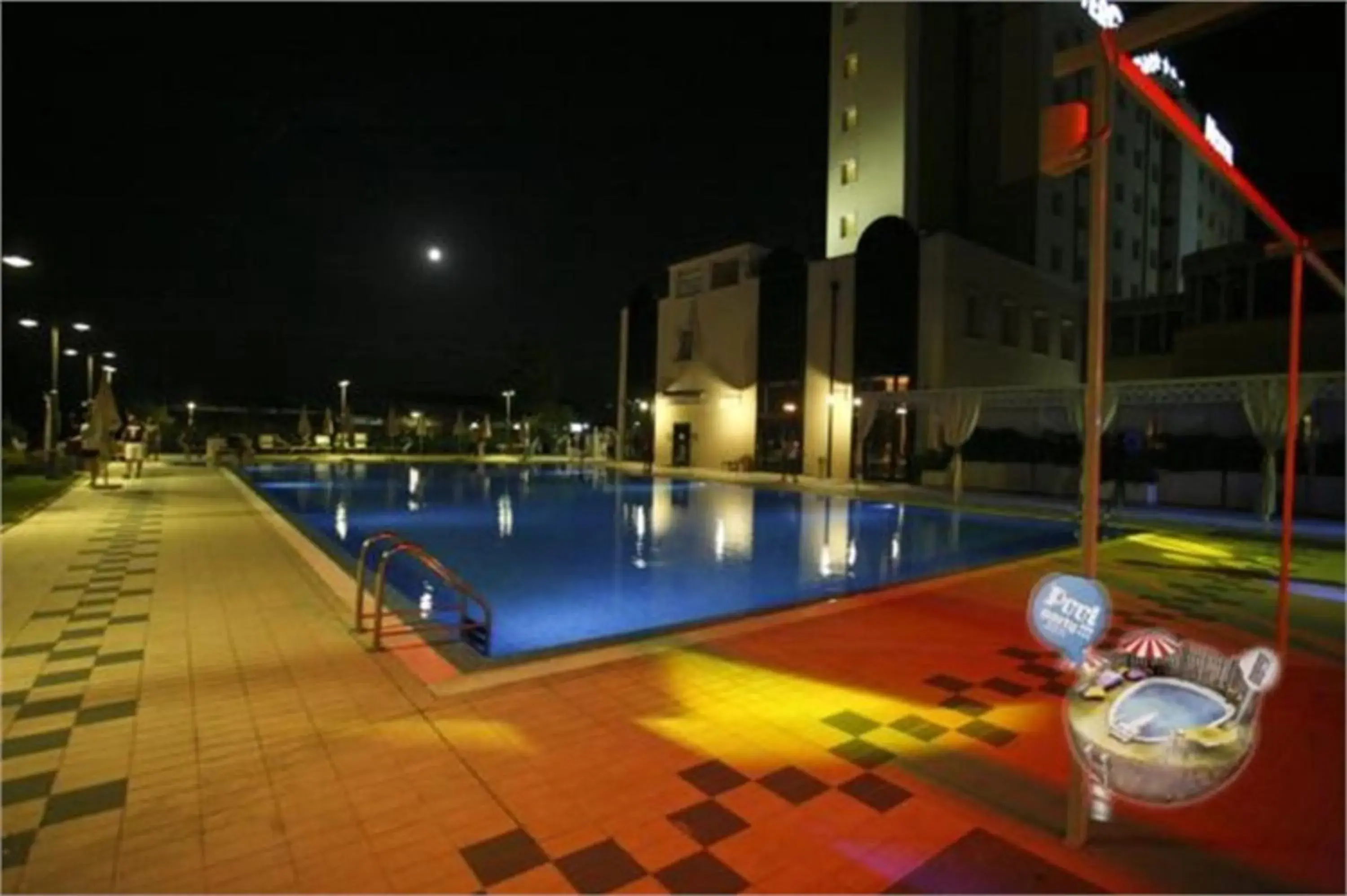 Night, Swimming Pool in Zanhotel Centergross