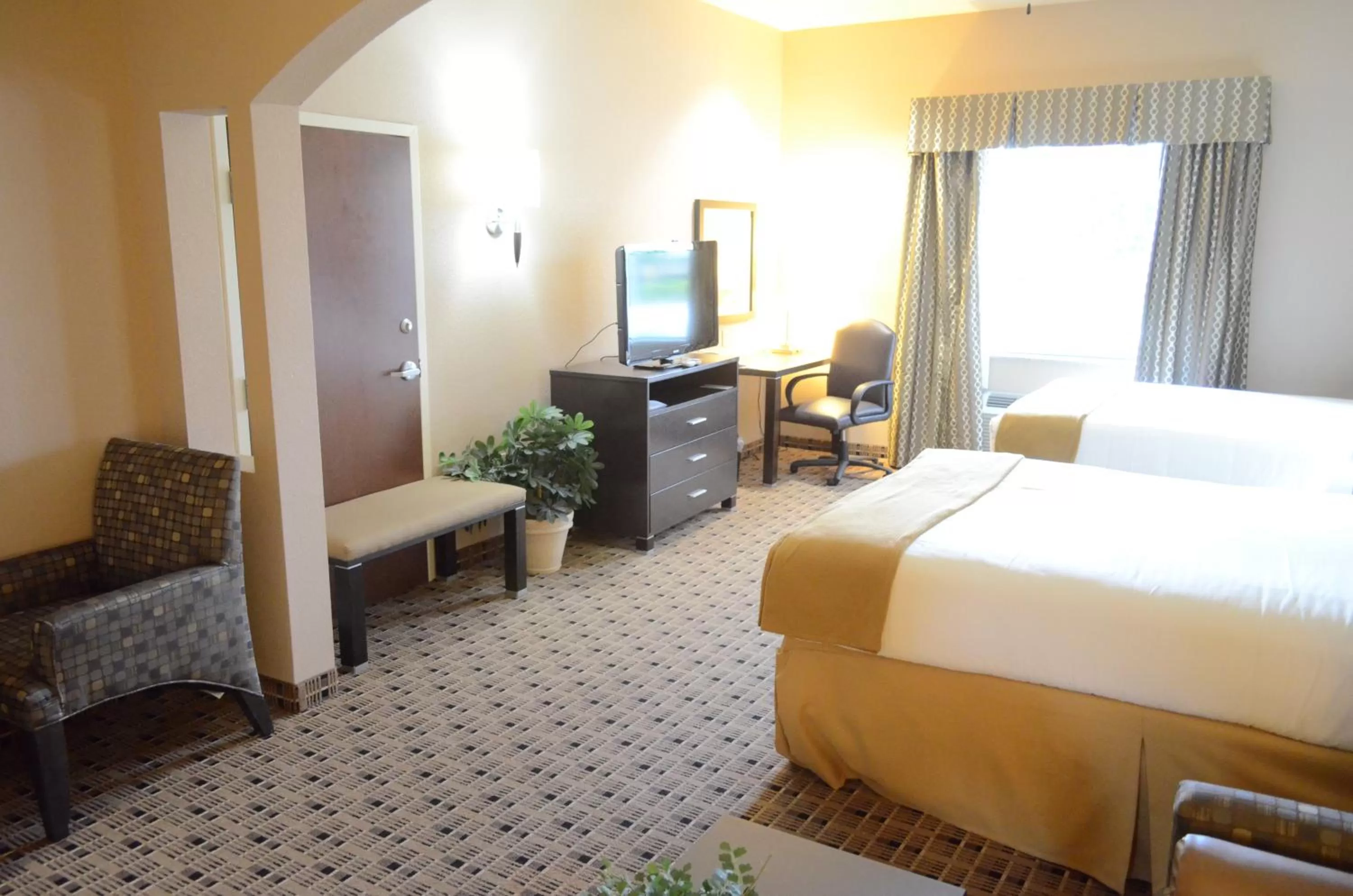 Photo of the whole room, Bed in Holiday Inn Express Hotel & Suites Houston Energy Corridor - West Oaks, an IHG Hotel