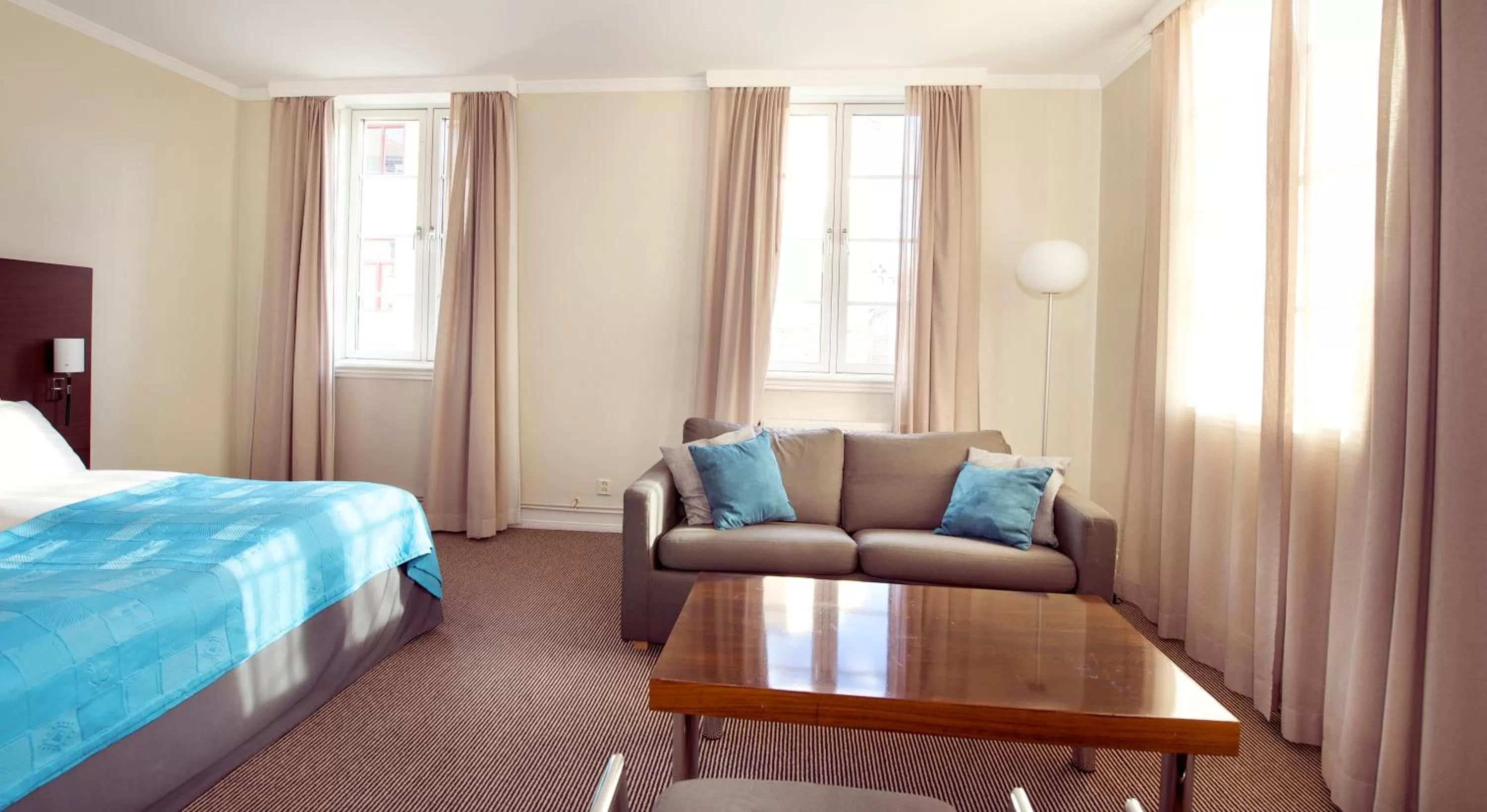 Seating area in Home Hotel Savoy