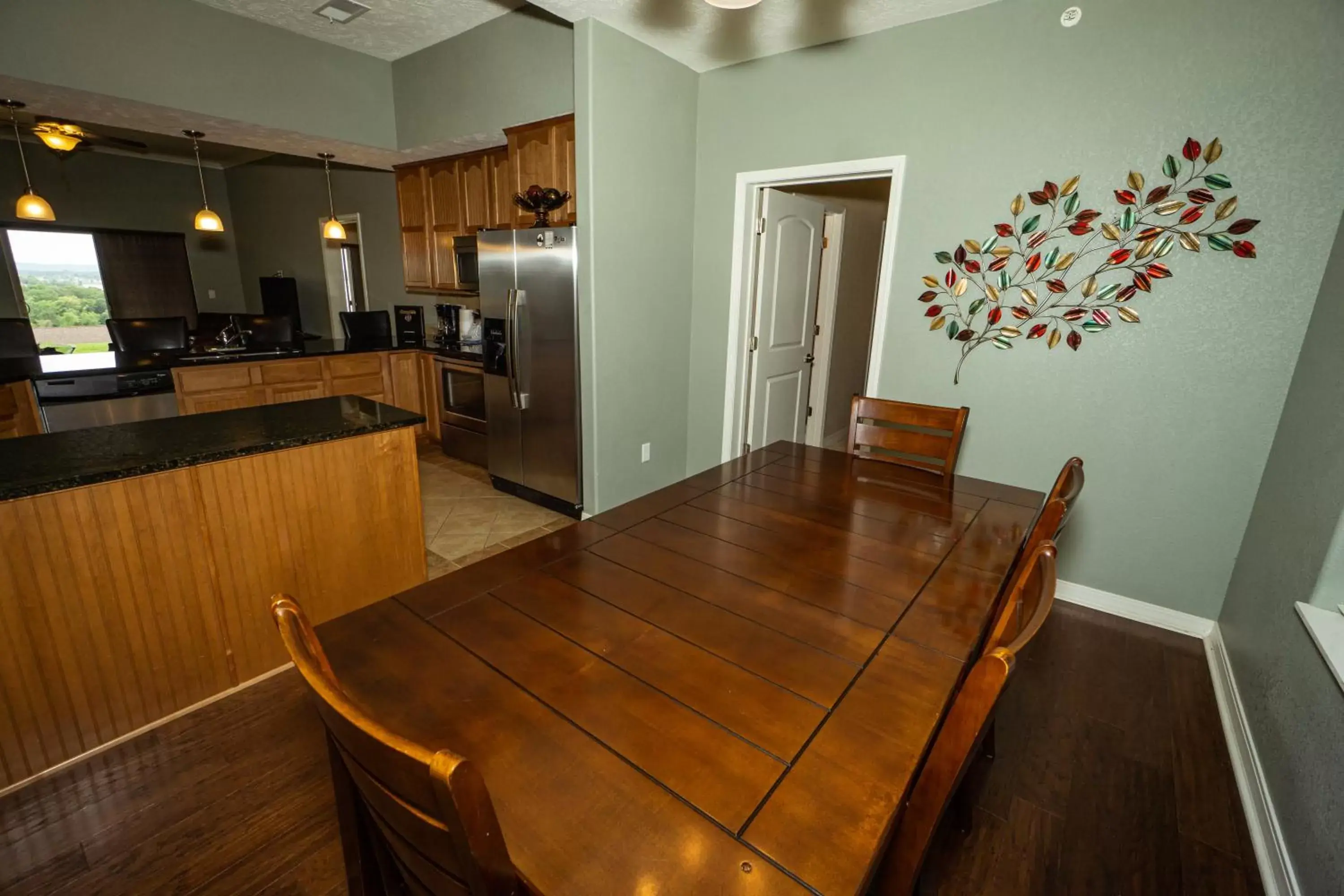 Kitchen or kitchenette, Dining Area in Majestic at Table Rock