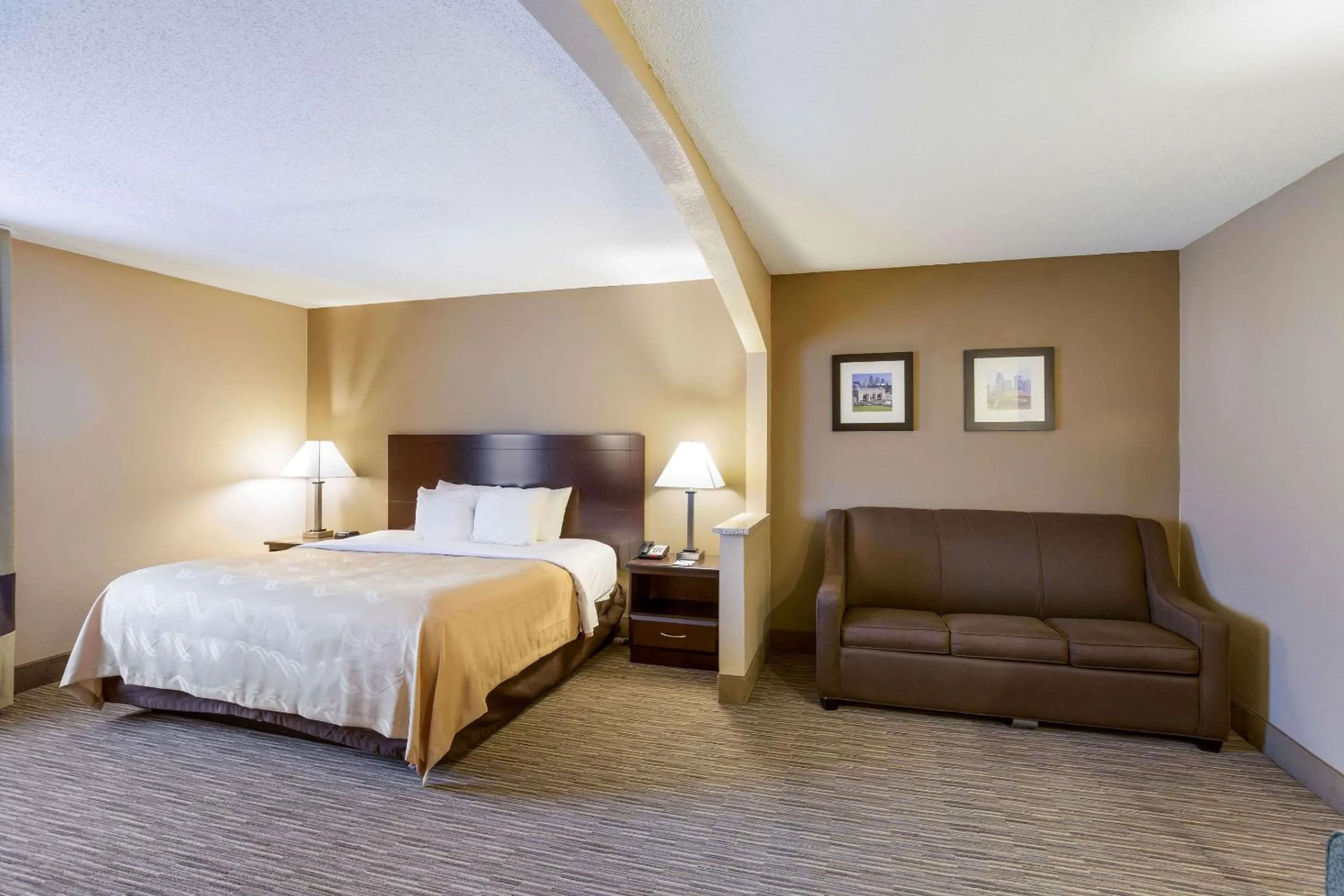 Photo of the whole room, Bed in Quality Inn I-70 Near Kansas Speedway