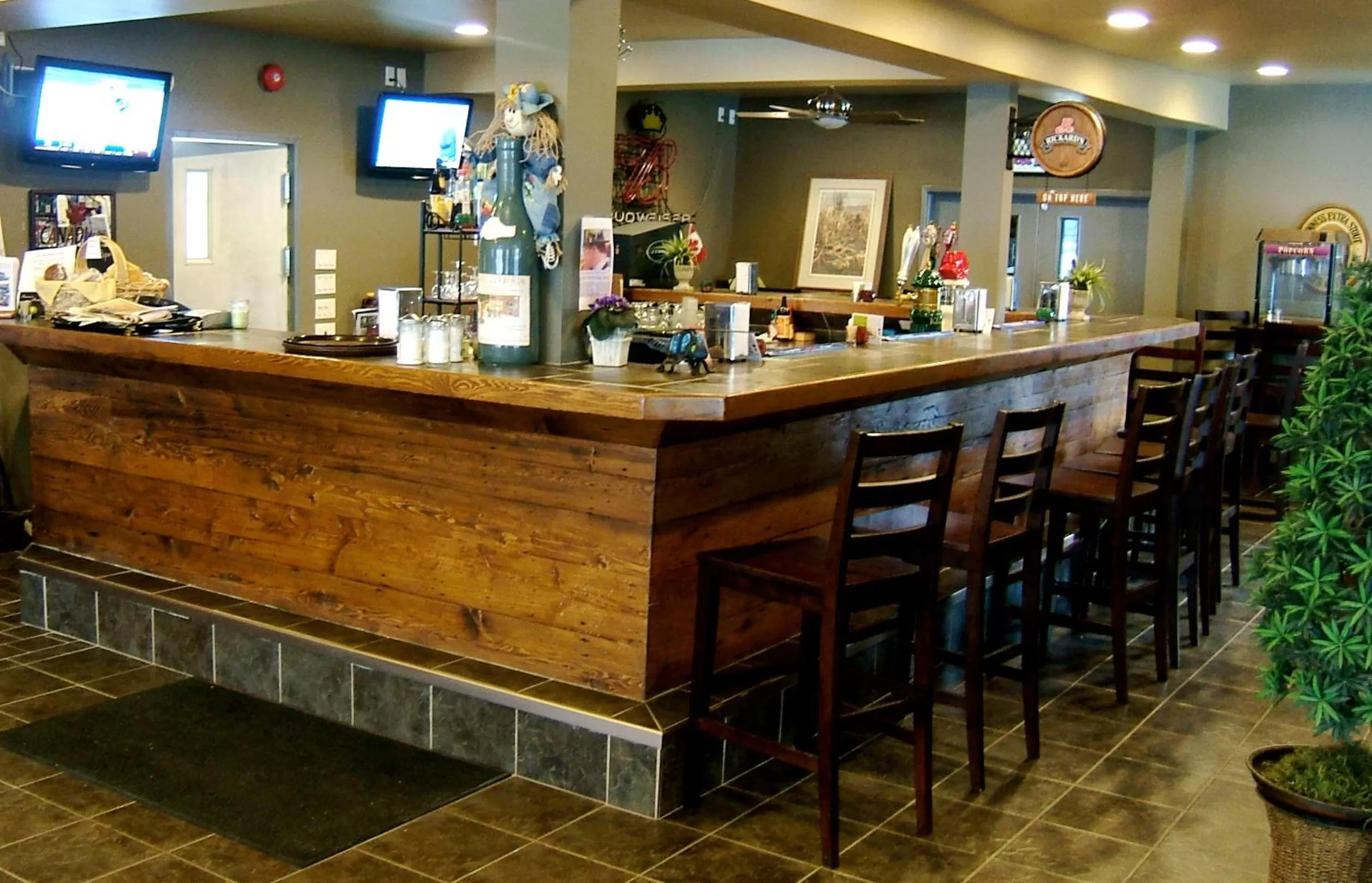 Restaurant/places to eat in Dominion Hotel