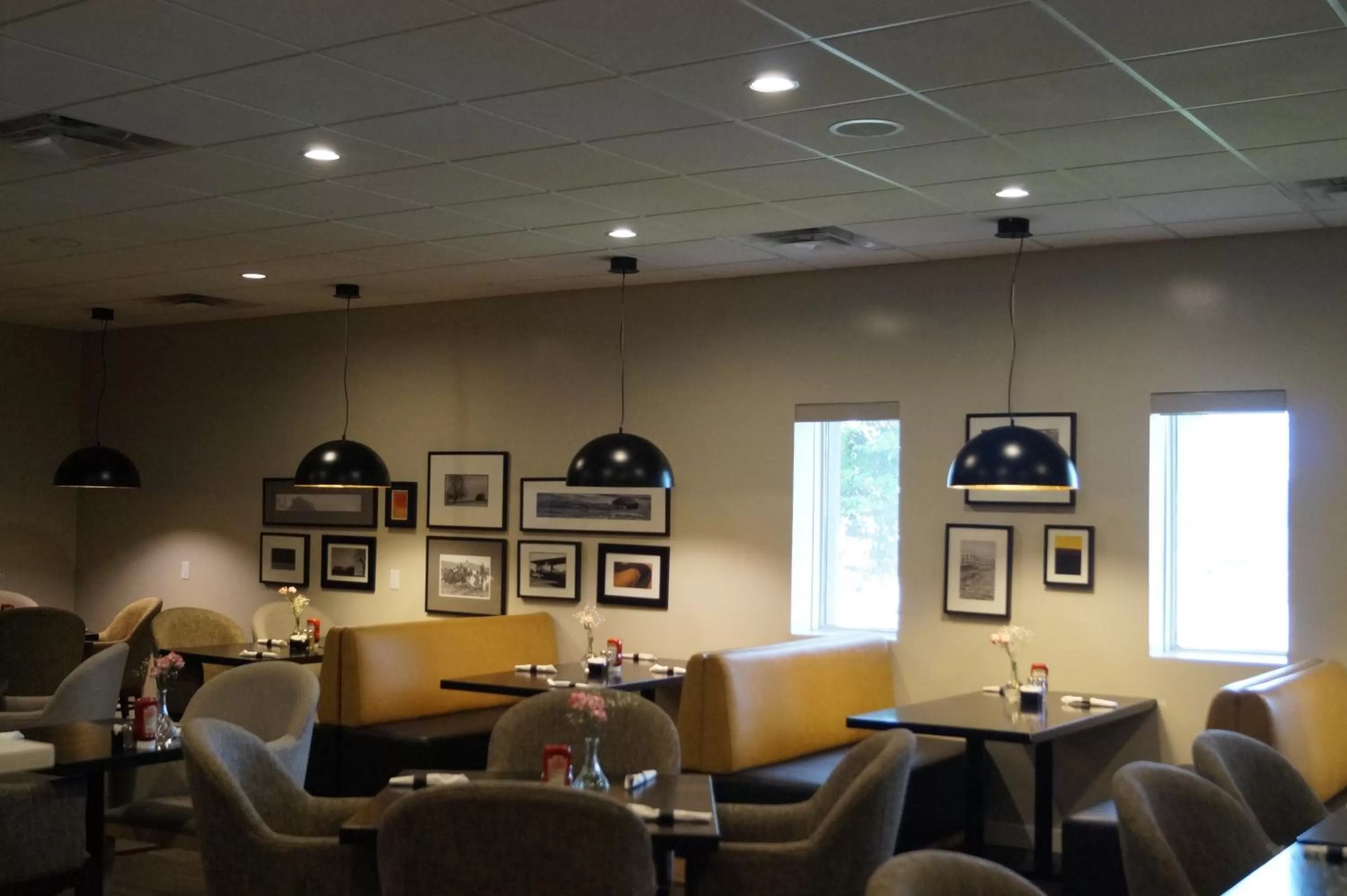 Restaurant/places to eat in Radisson Hotel & Conference Centre Edmonton