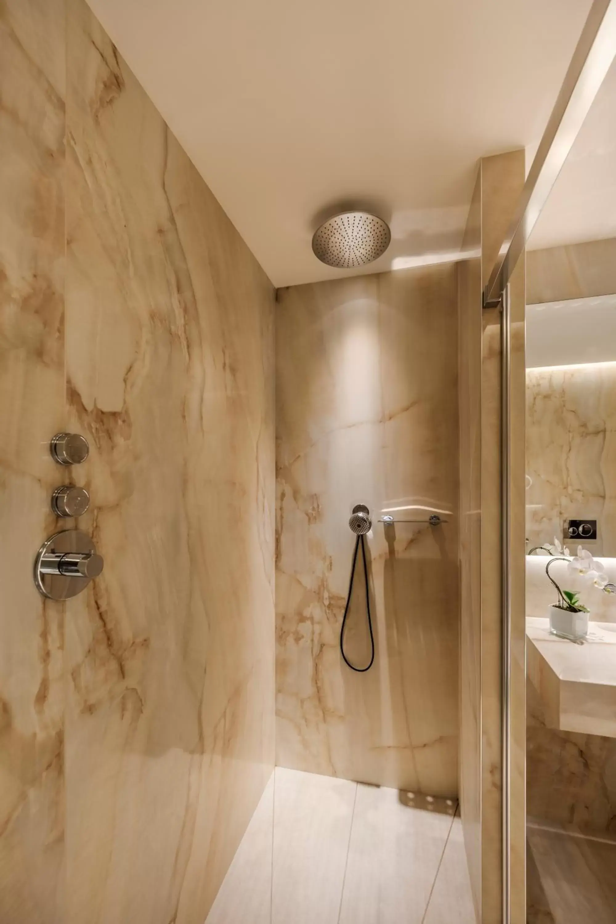 Shower, Bathroom in Hotel Dei Cavalieri Milano Duomo