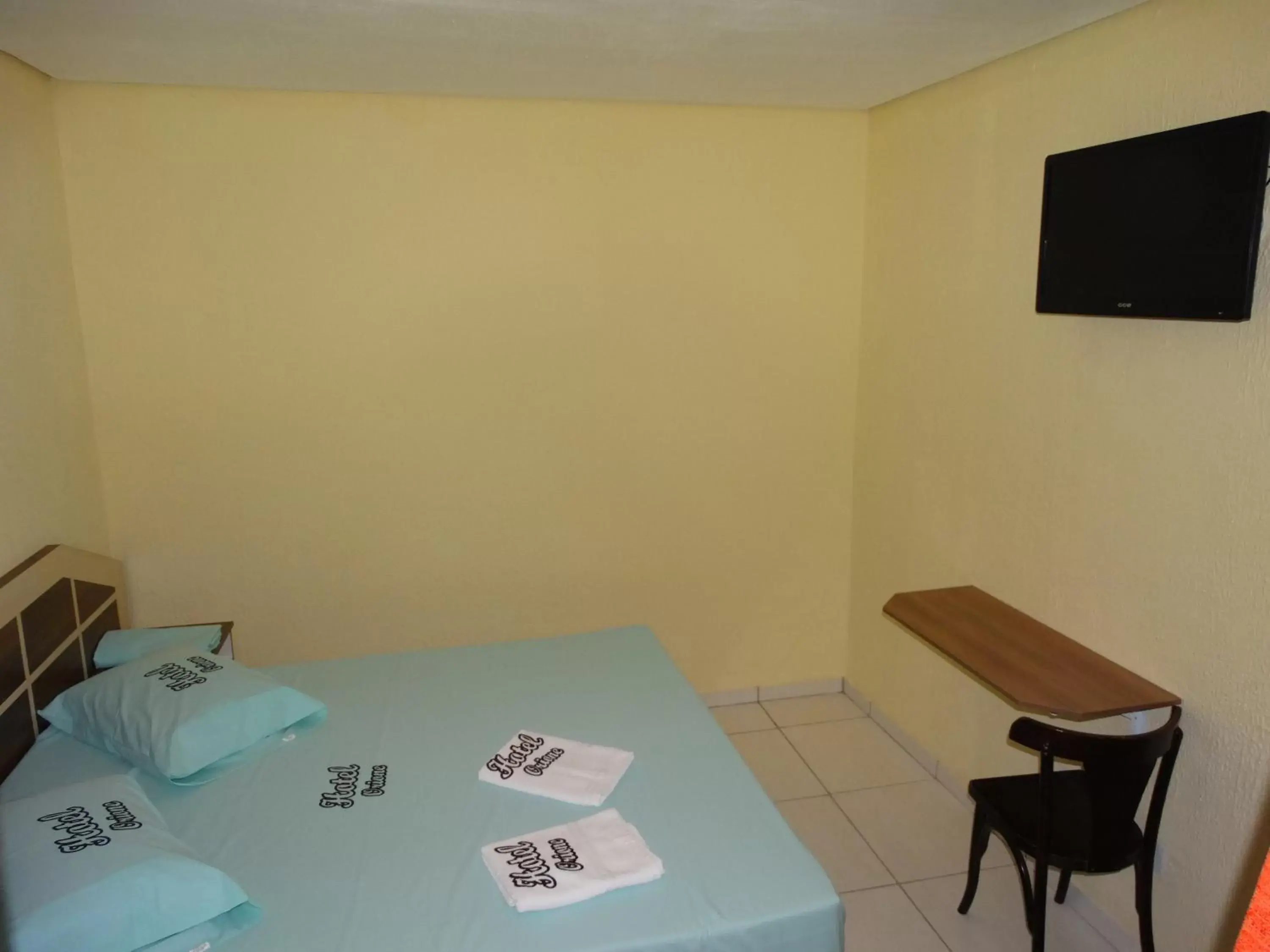 Basic Triple Room in Hotel Praça Orione Basic Triple Room in Hotel Praça Orione