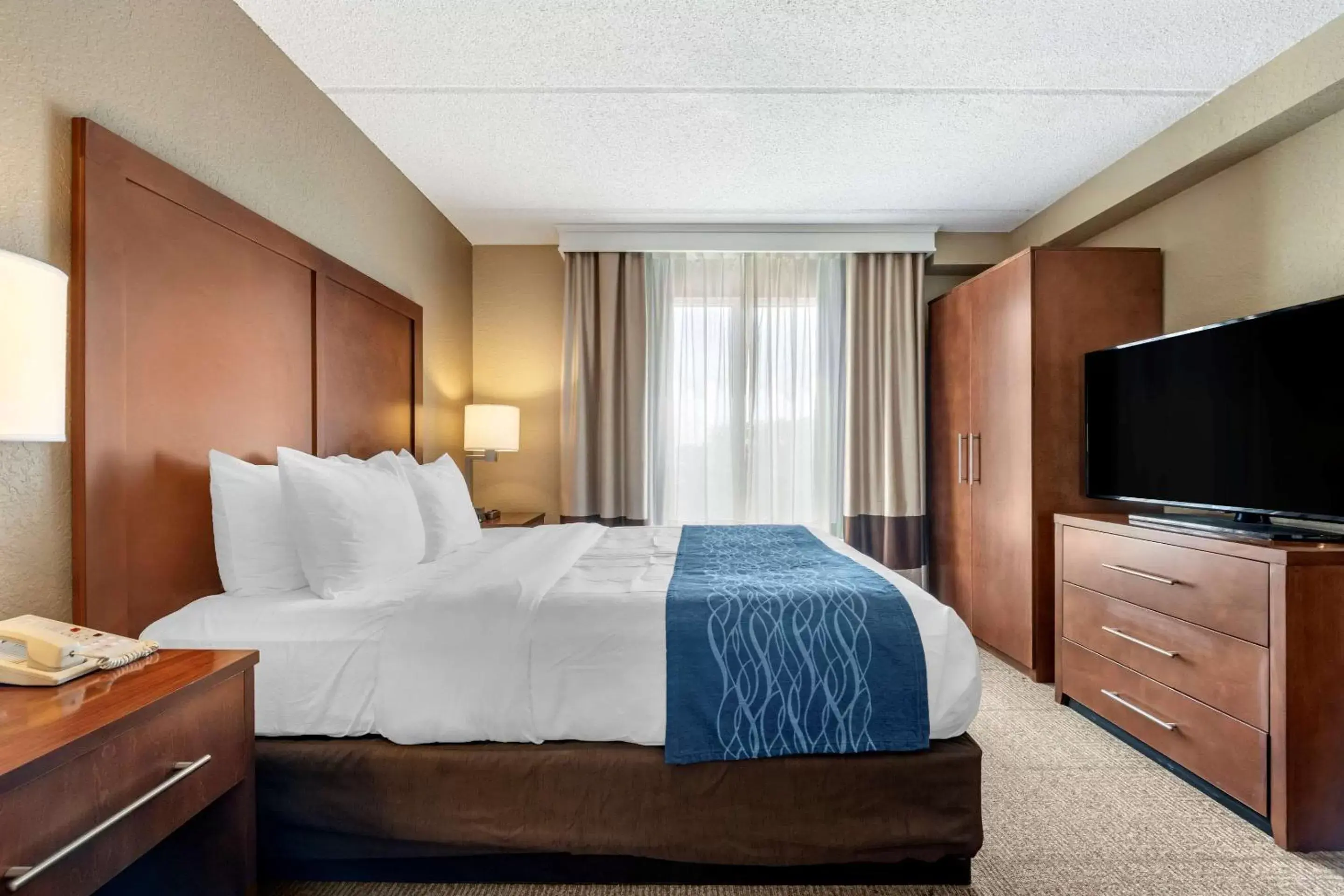 Photo of the whole room, Bed in Comfort Inn & Suites Orlando North