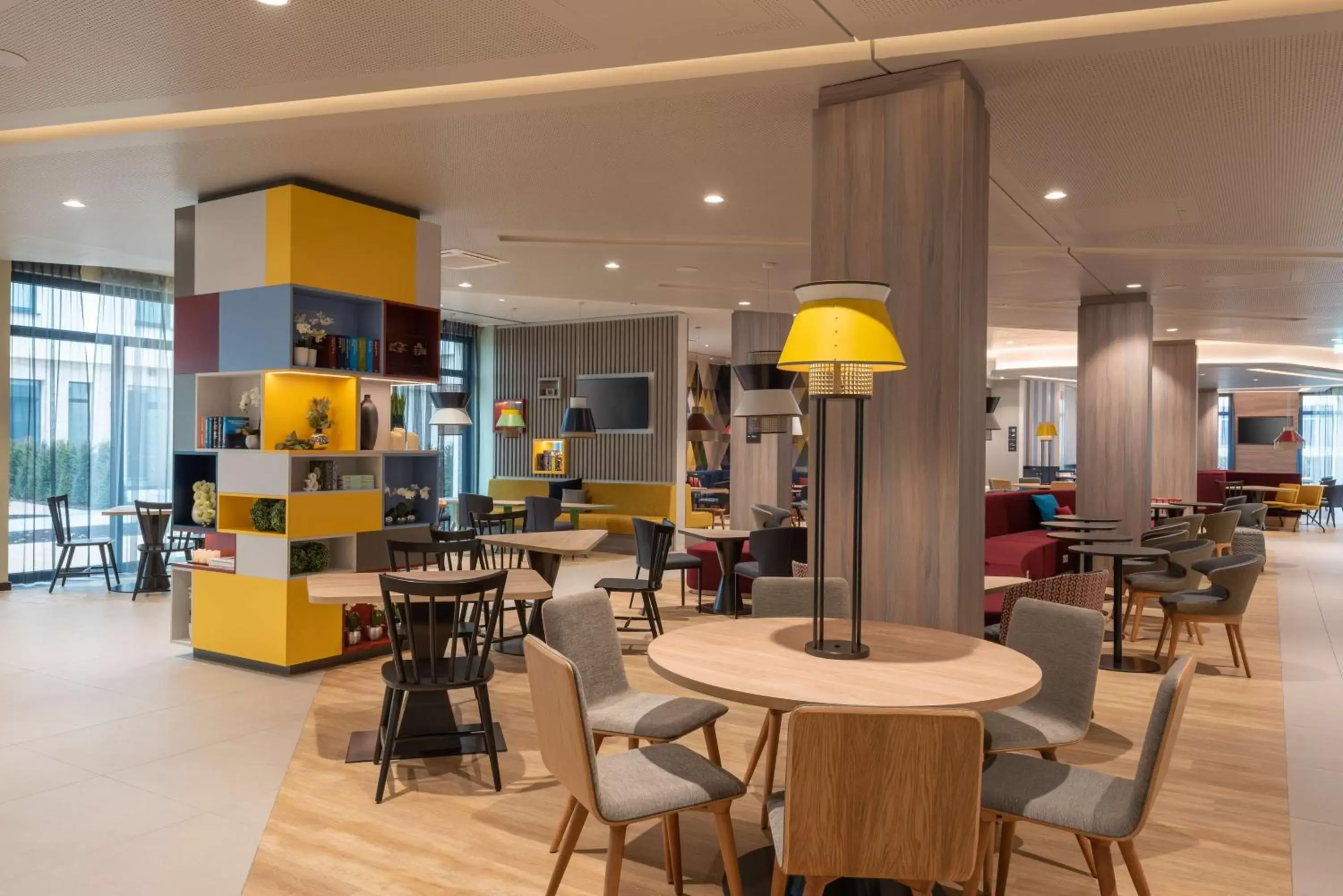 Lobby or reception, Lounge/Bar in Hampton By Hilton Munich City North