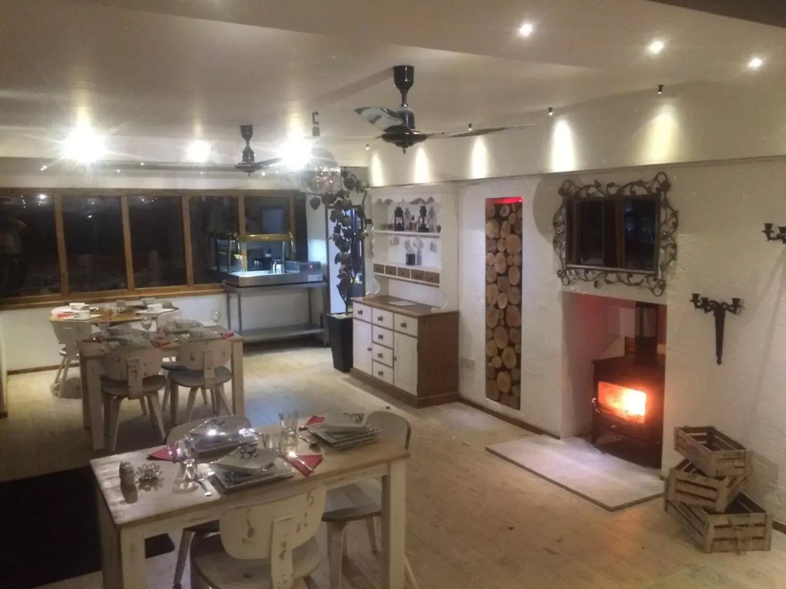 Restaurant/places to eat, Kitchen/Kitchenette in Barton Gate Farm B&B