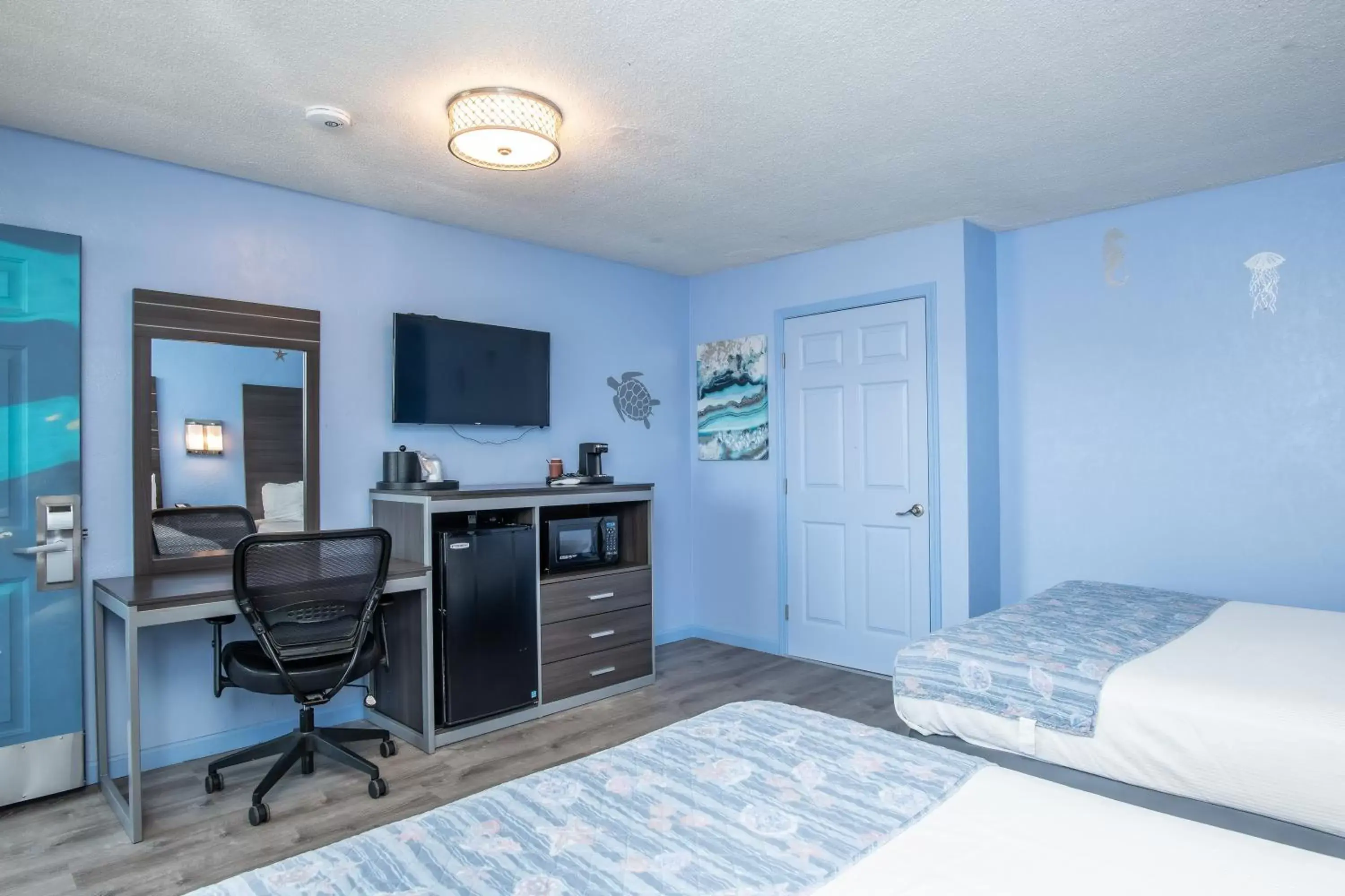 Bed in Aqua Breeze Inn Bed in Aqua Breeze Inn