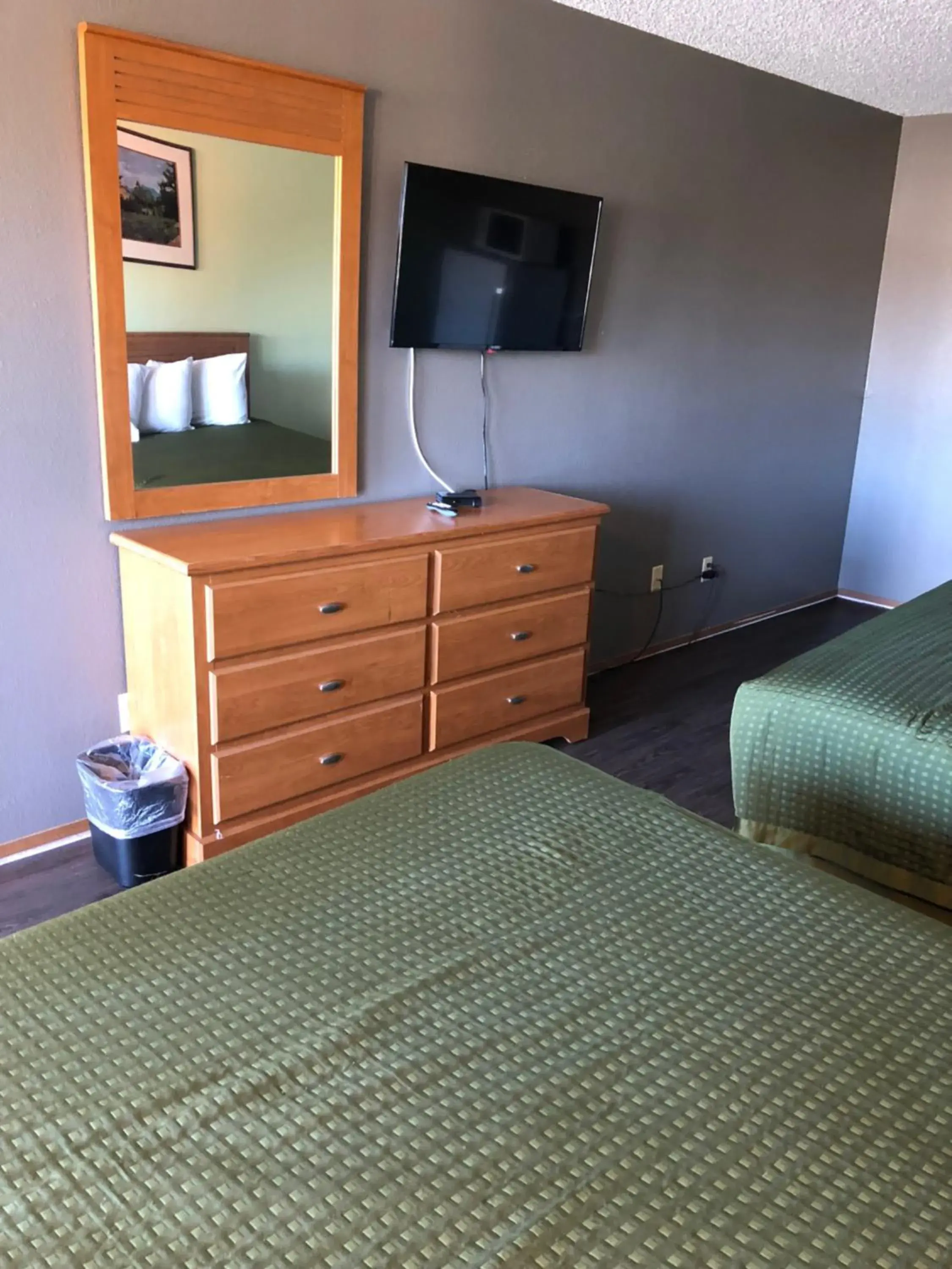 Decorative detail, TV/Entertainment Center in Sumner Motor Inn