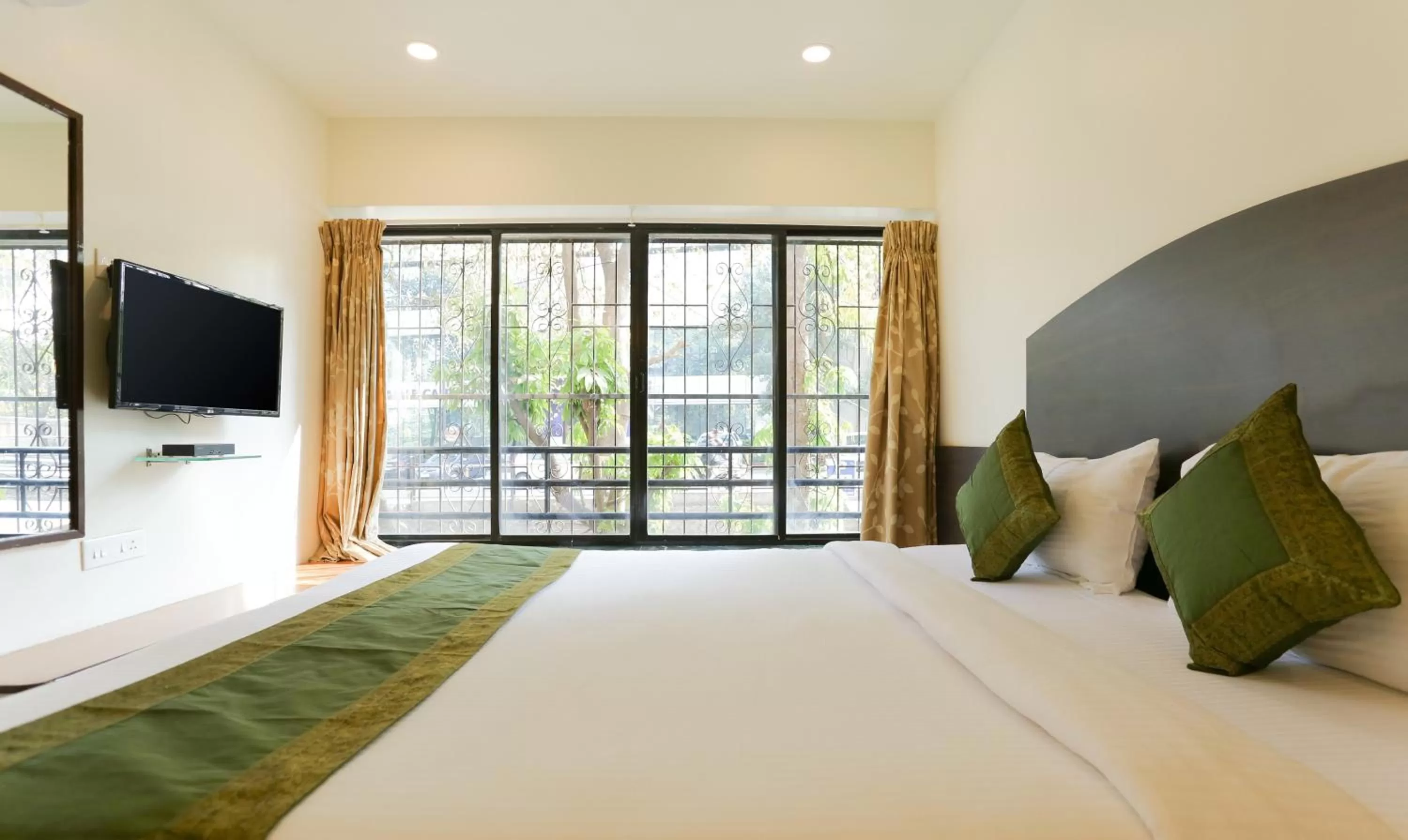 Photo of the whole room, Bed in Itsy Hotels Hill View Ex