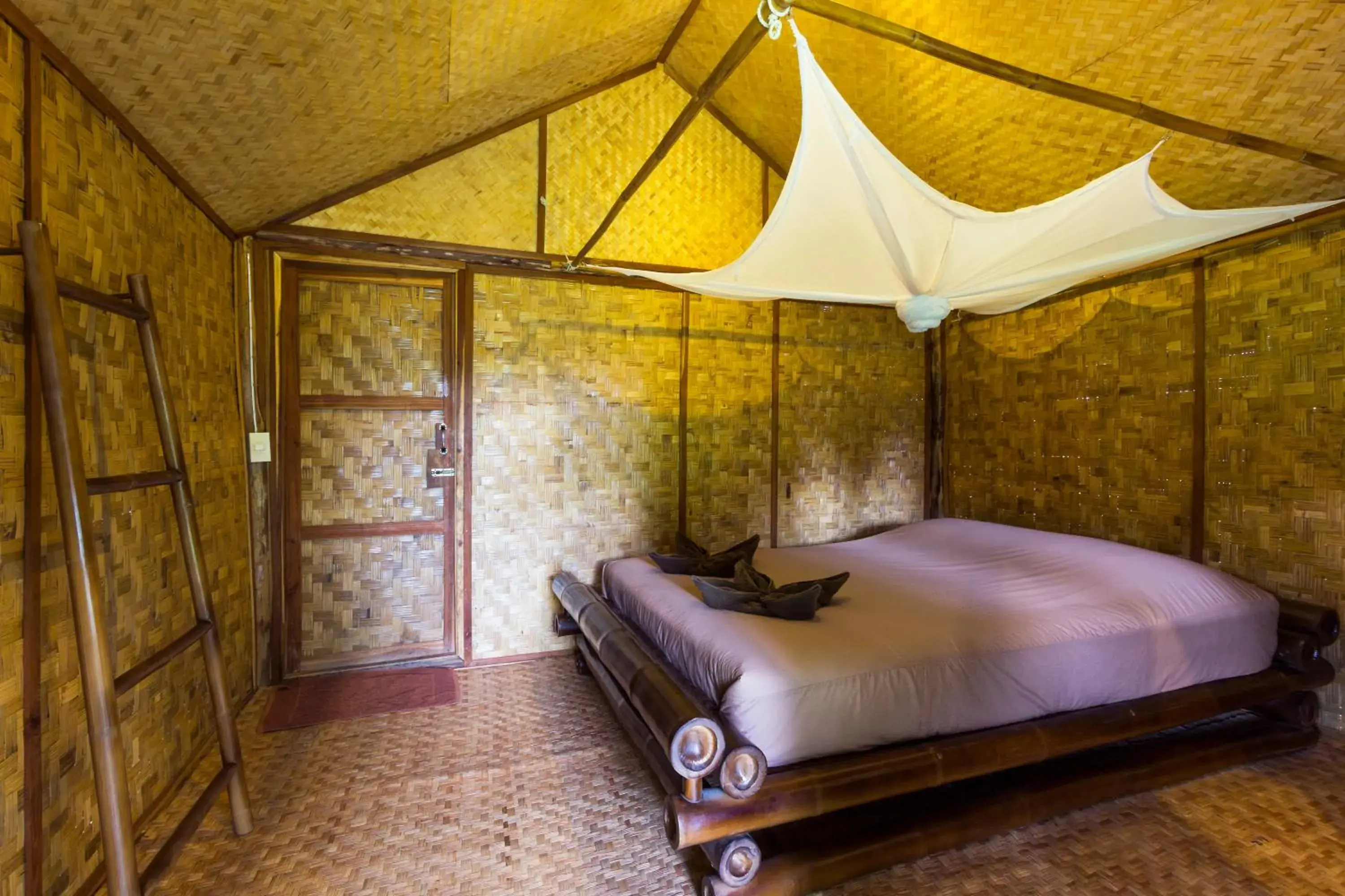 Photo of the whole room, Bed in Hotel Pai Country Hut