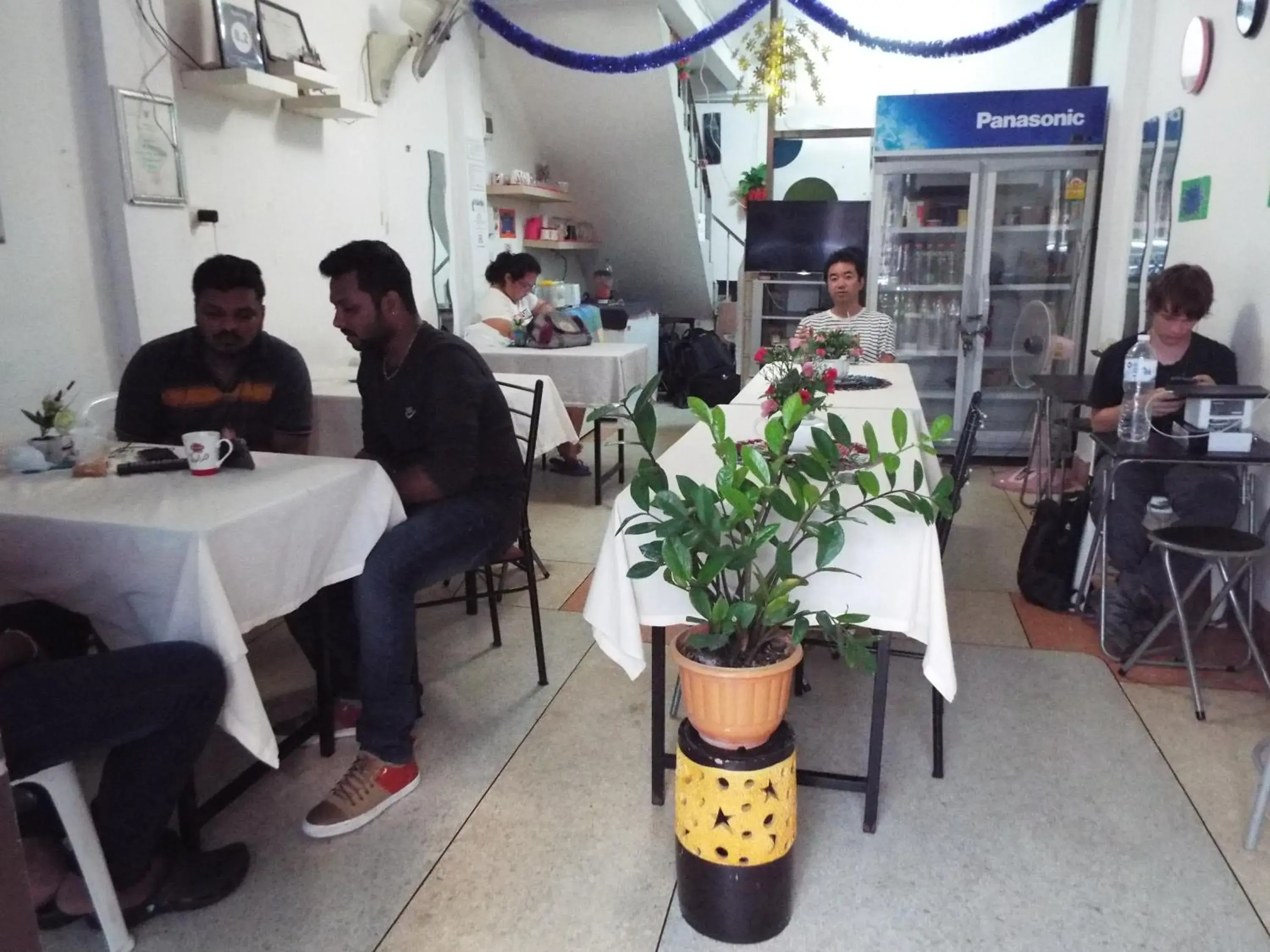 Restaurant/places to eat in Hostel 24 Restaurant/places to eat in Hostel 24