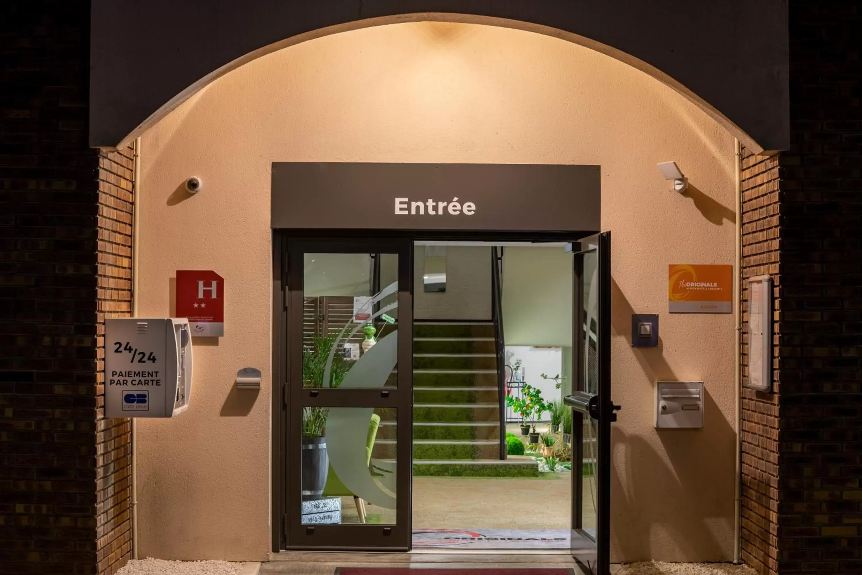 Facade/entrance in Hôtel The Originals Access, Bourges Nord Saint-Doulchard Facade/entrance in Hôtel The Originals Access, Bourges Nord Saint-Doulchard