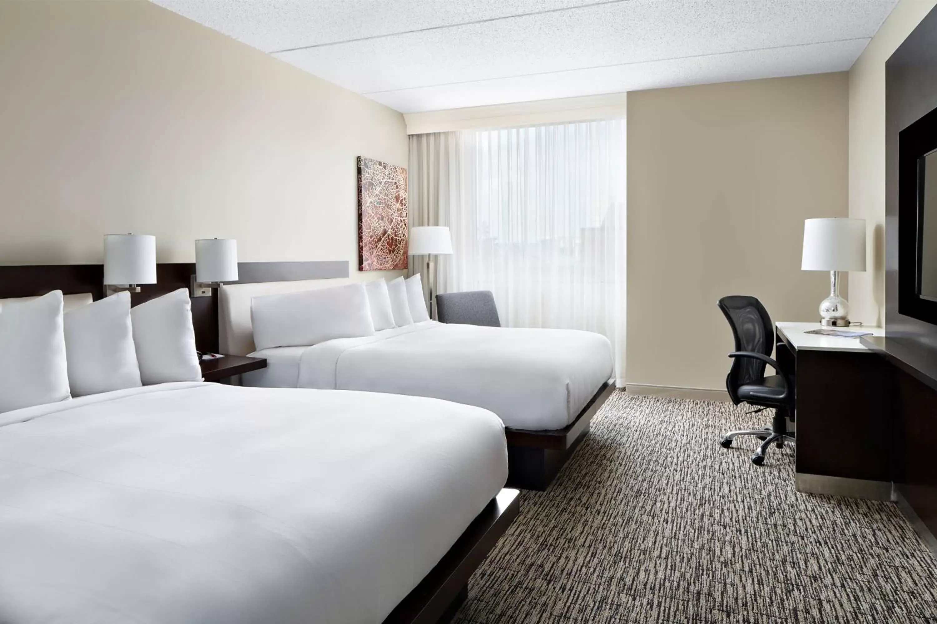 Photo of the whole room, Bed in Cleveland Marriott East