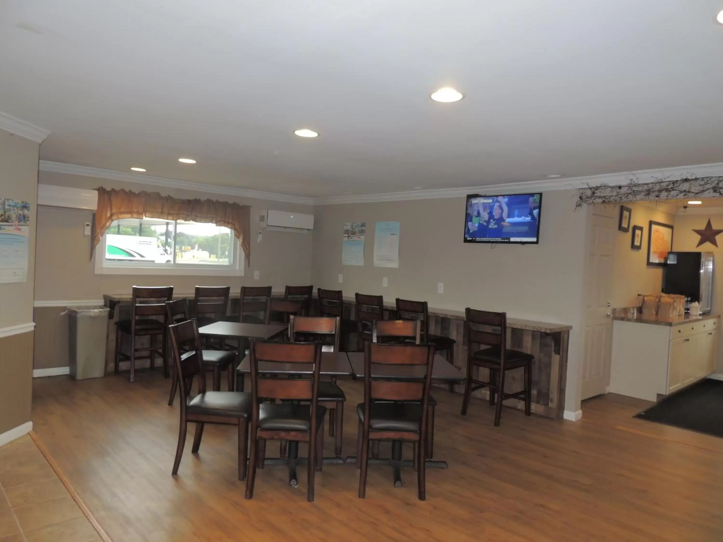 Lobby or reception, Restaurant/Places to Eat in Super 8 by Wyndham Mifflinville Near Bloomsburg