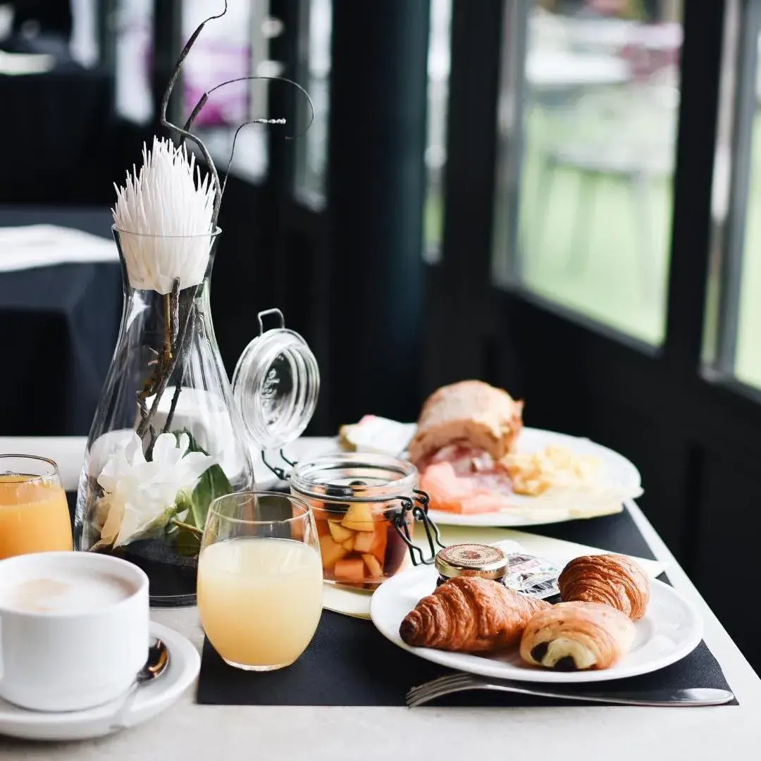 Breakfast in Hotel Château de la Barbinière