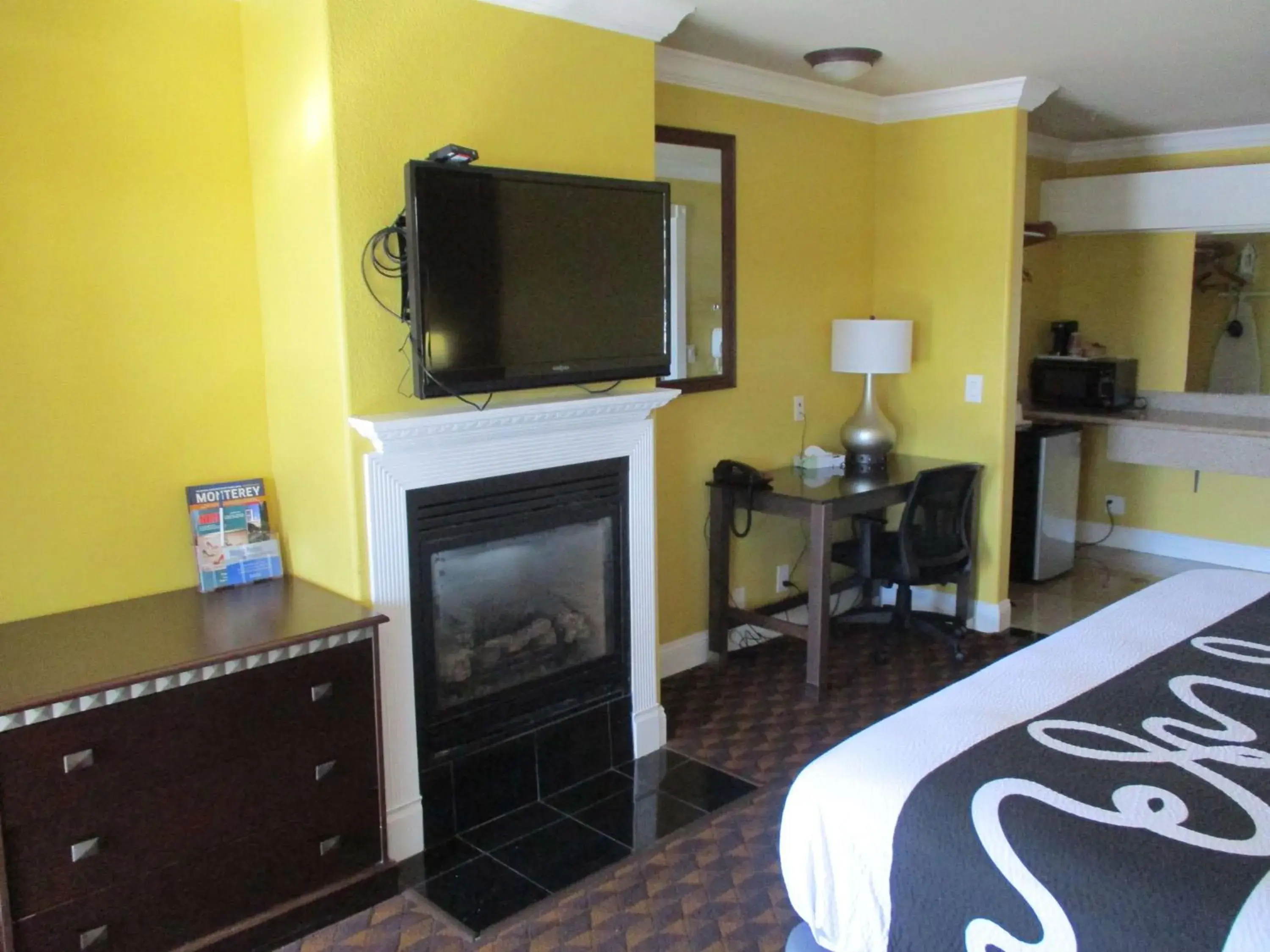 Photo of the whole room, TV/Entertainment Center in SureStay Hotel by Best Western Seaside Monterey