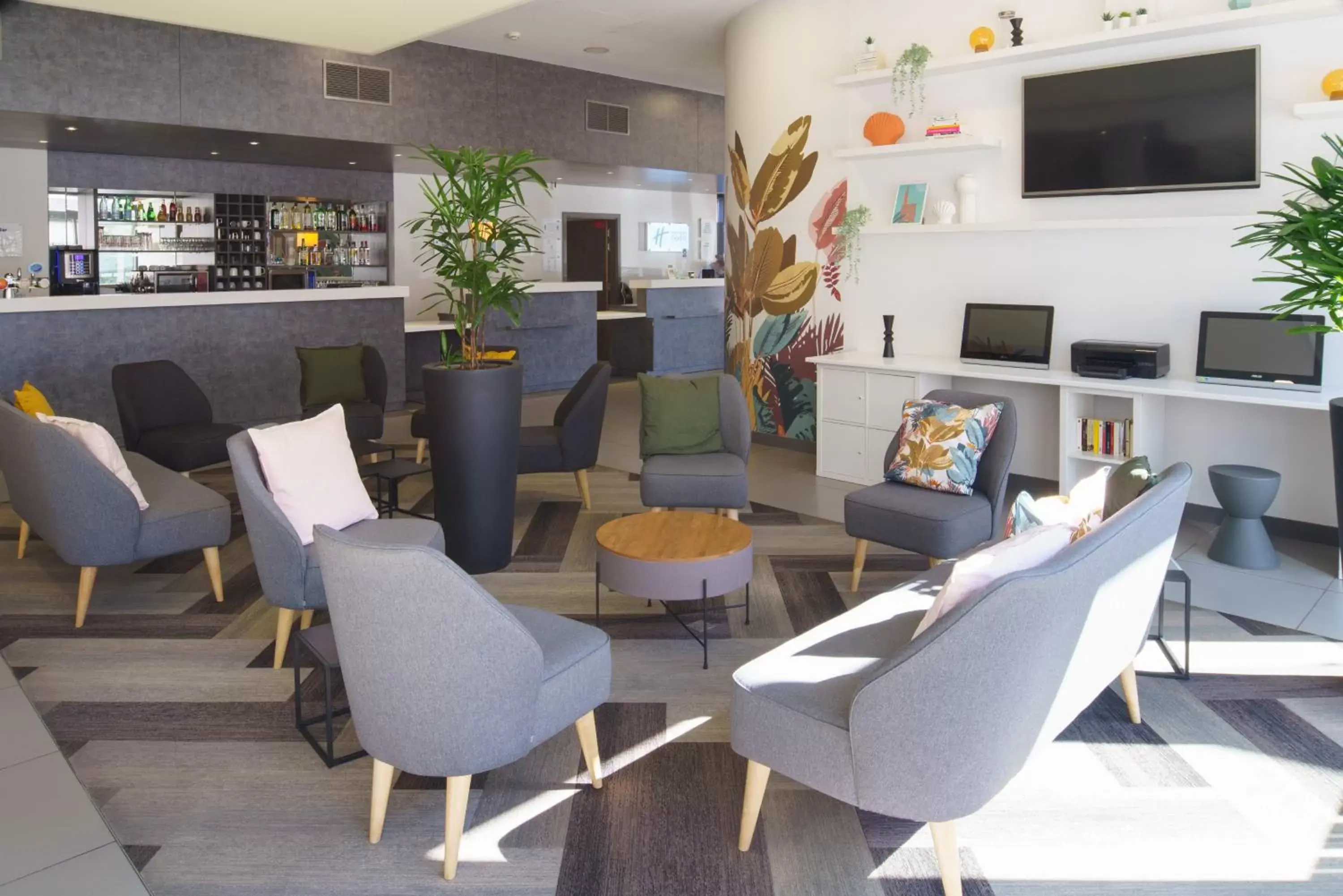 Property building, Lounge/Bar in Holiday Inn Express Strasbourg Centre, an IHG Hotel