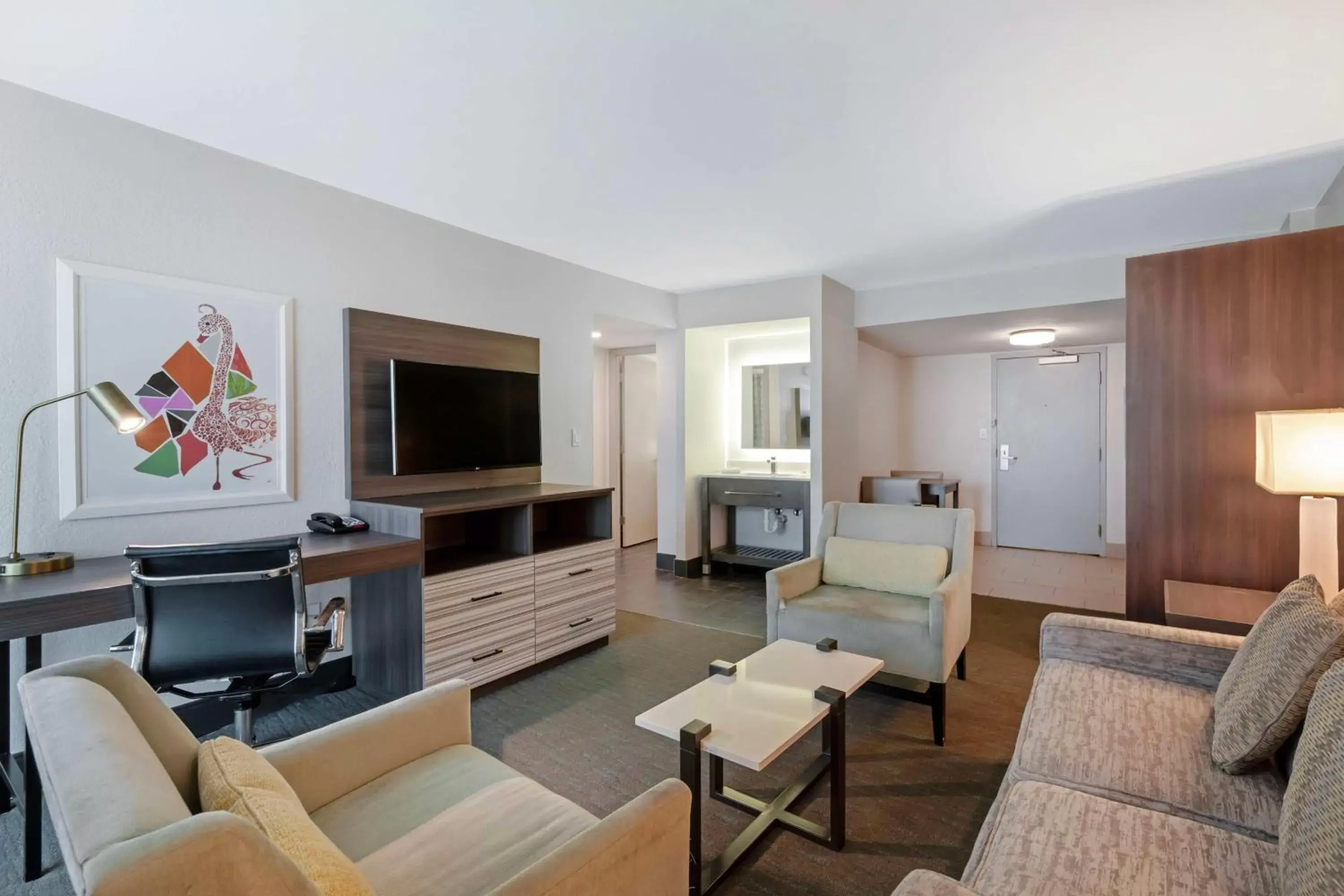 Bedroom, Seating Area in Best Western Plus Daytona Inn Seabreeze
