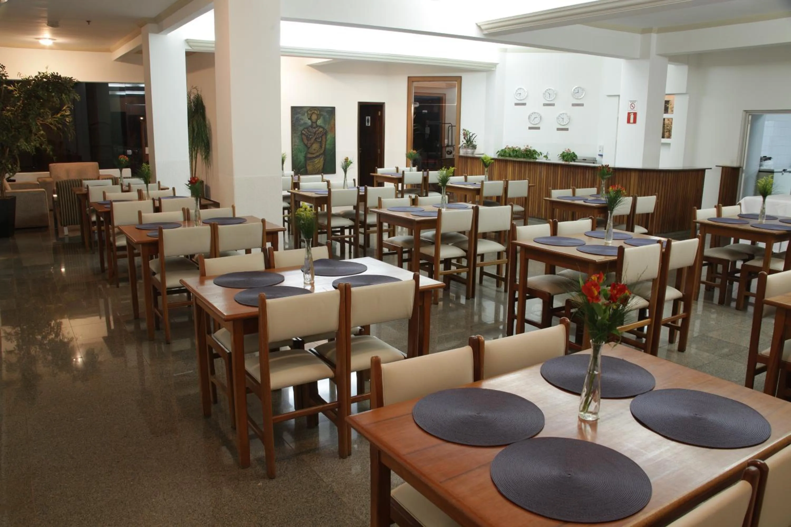 Restaurant/places to eat in Hotel Kehdi Plaza