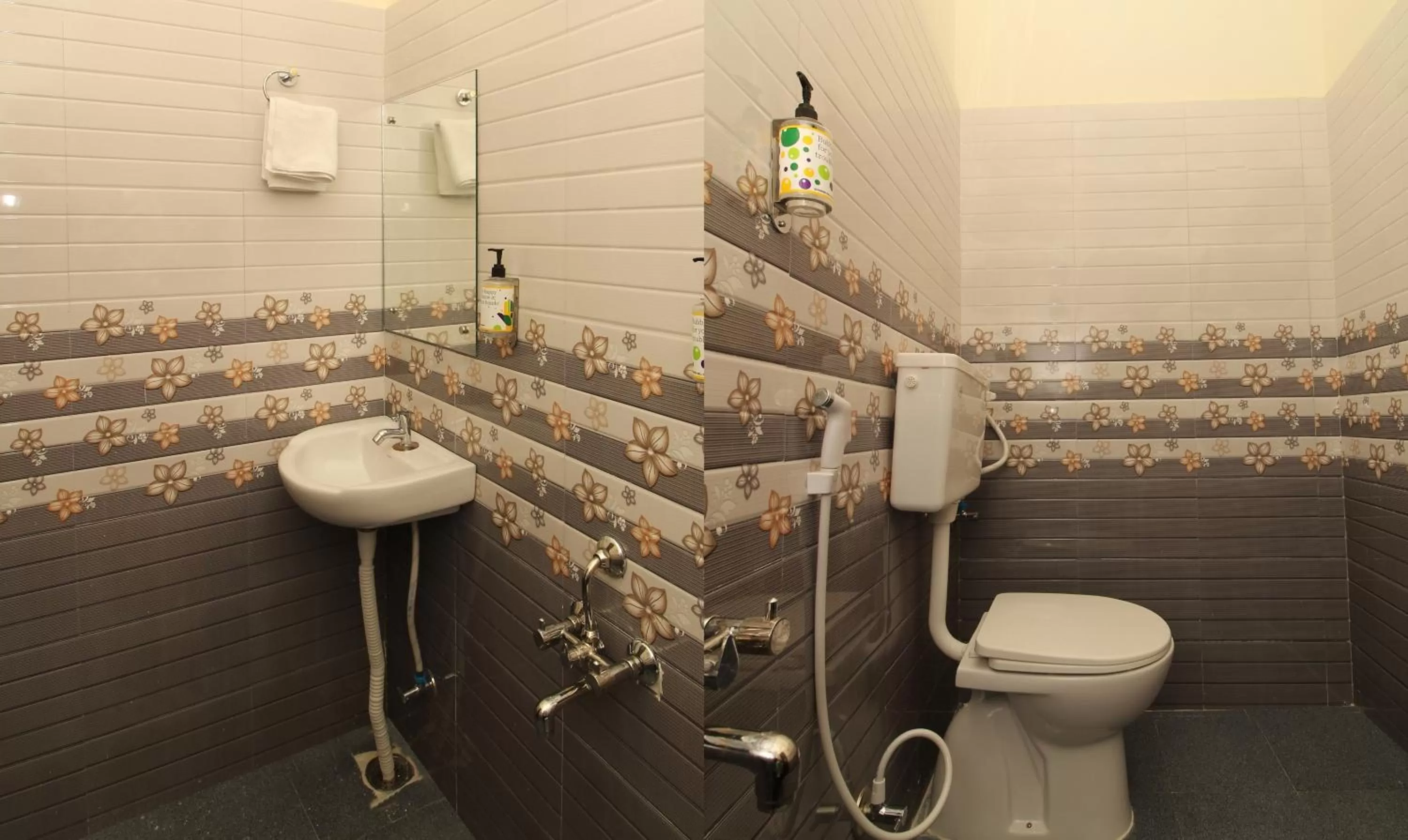 Shower in Itsy Hotels Riyas Grand