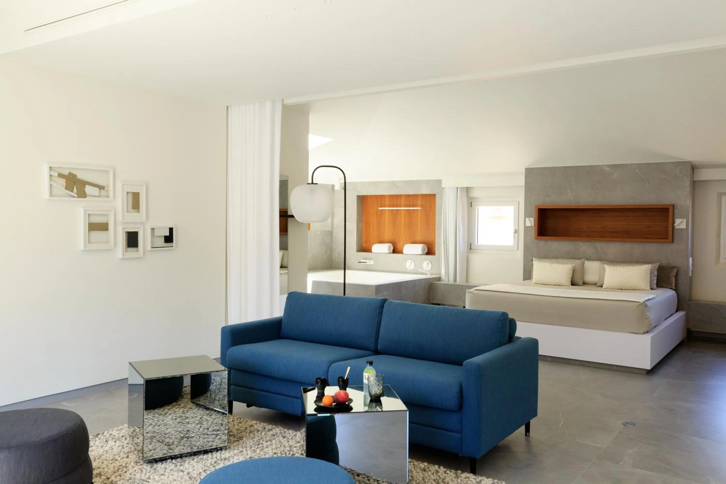 Living room, Bed in Hotel Centre Nautique