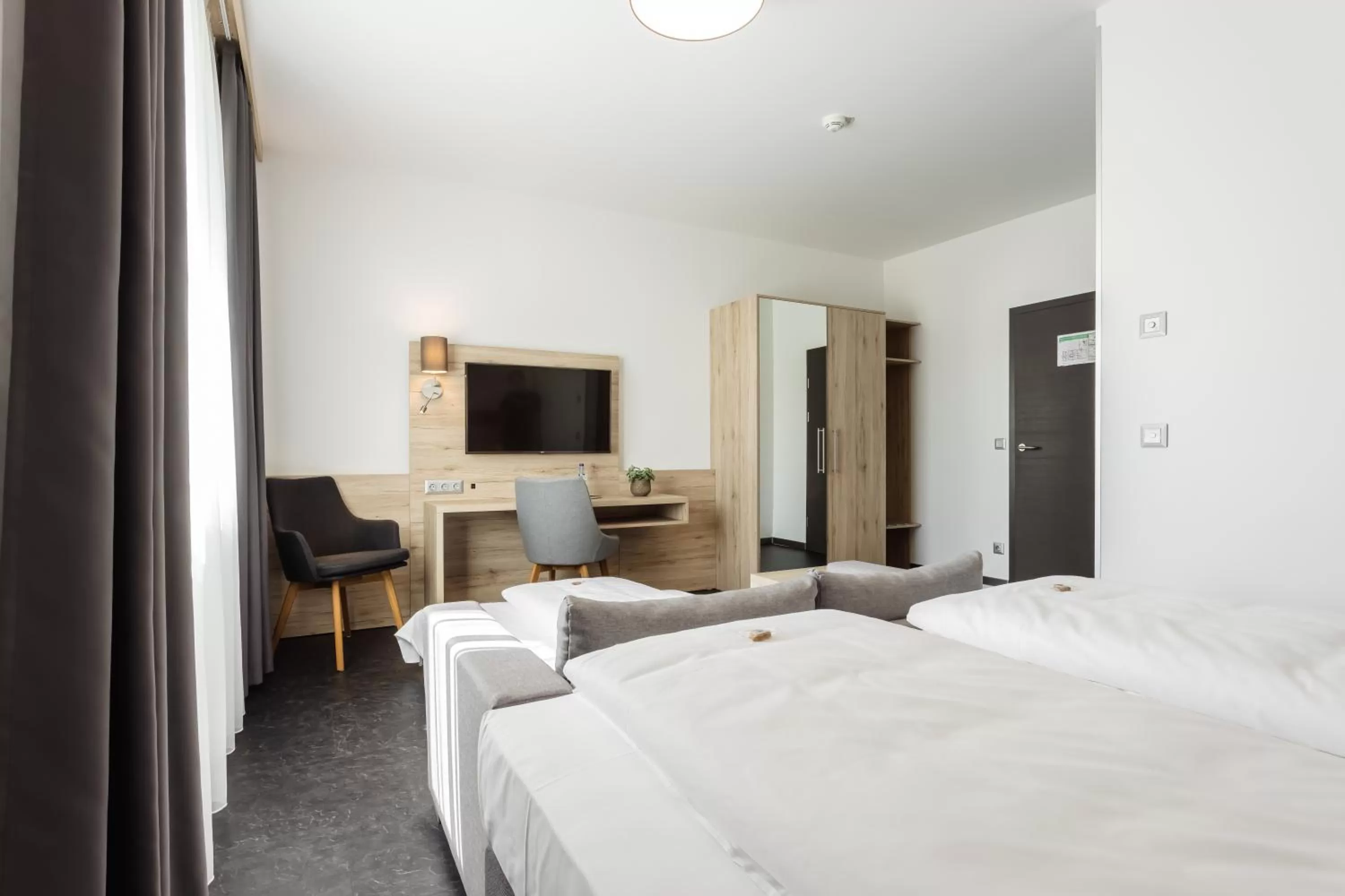 Staff, Bed in Hotel Smart Liv'in