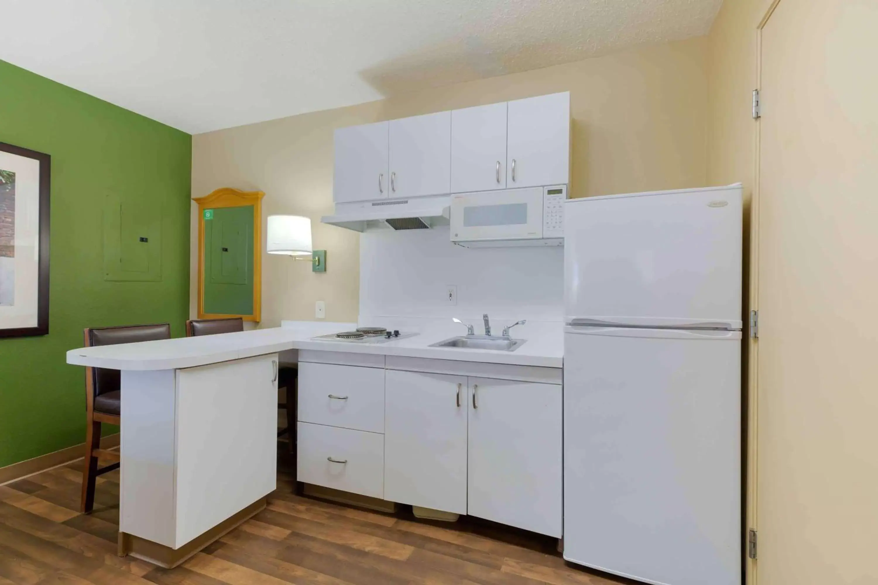 Bedroom, Kitchen/Kitchenette in Extended Stay America Suites - Washington, DC - Fairfax - Fair Oaks