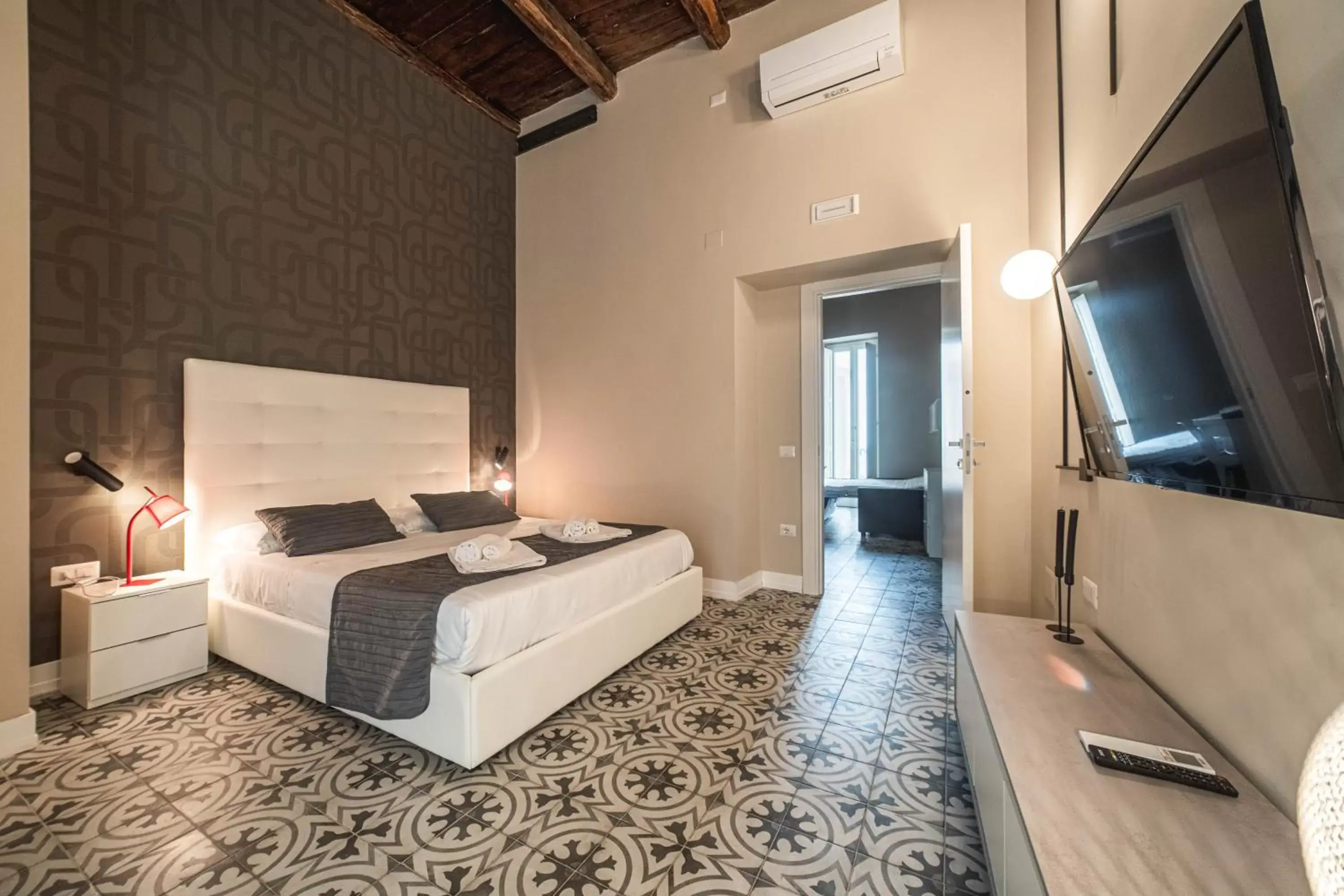 Bed in Palazzo Paladini - Luxury Suites in the Heart of the Old Town
