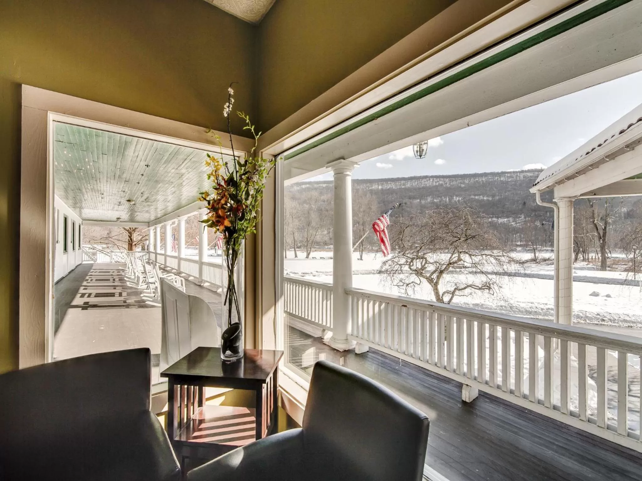 Facade/entrance in Shawnee Inn and Golf Resort