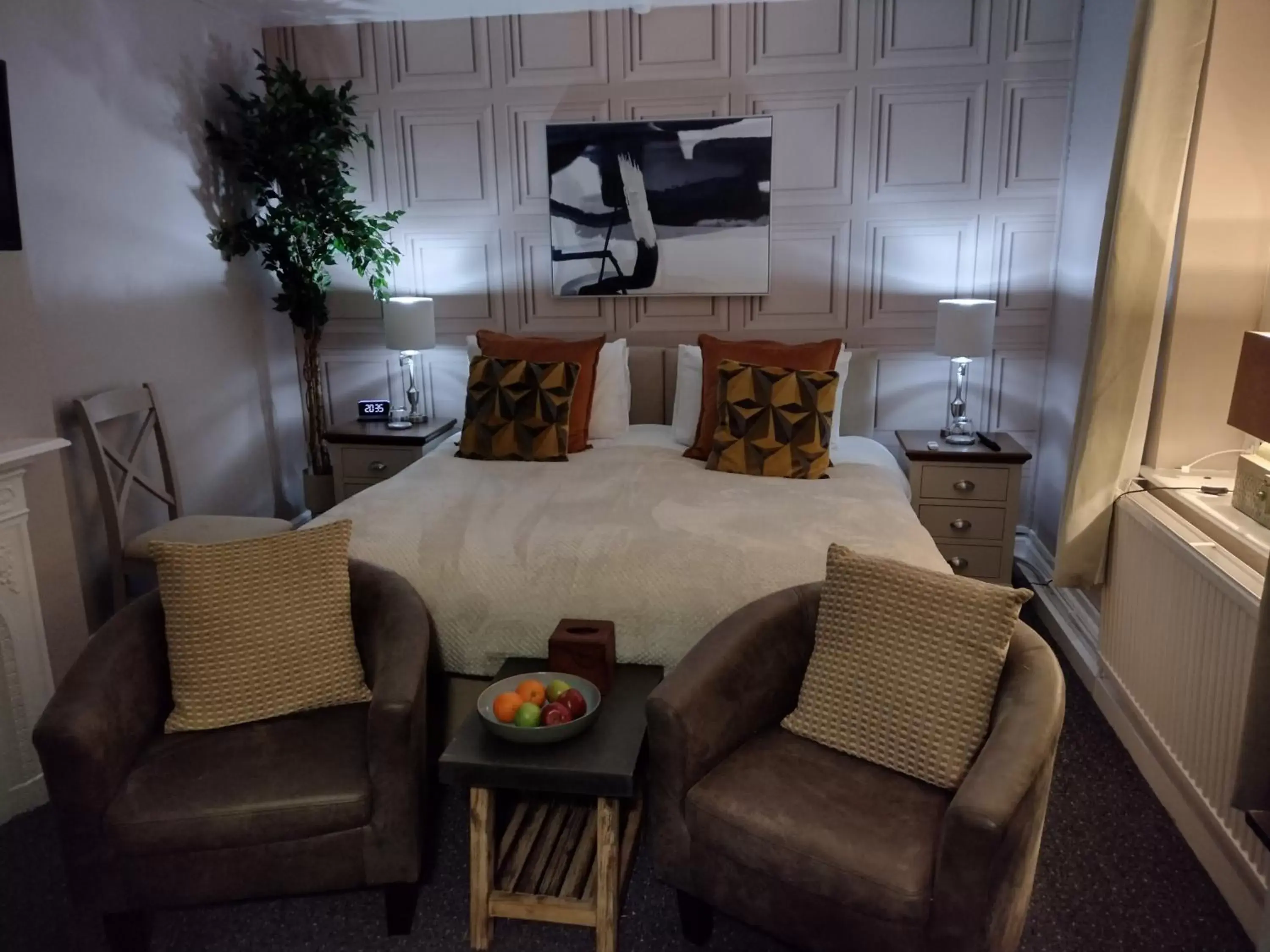 Double Room in The Crown Inn Keynsham Double Room in The Crown Inn Keynsham