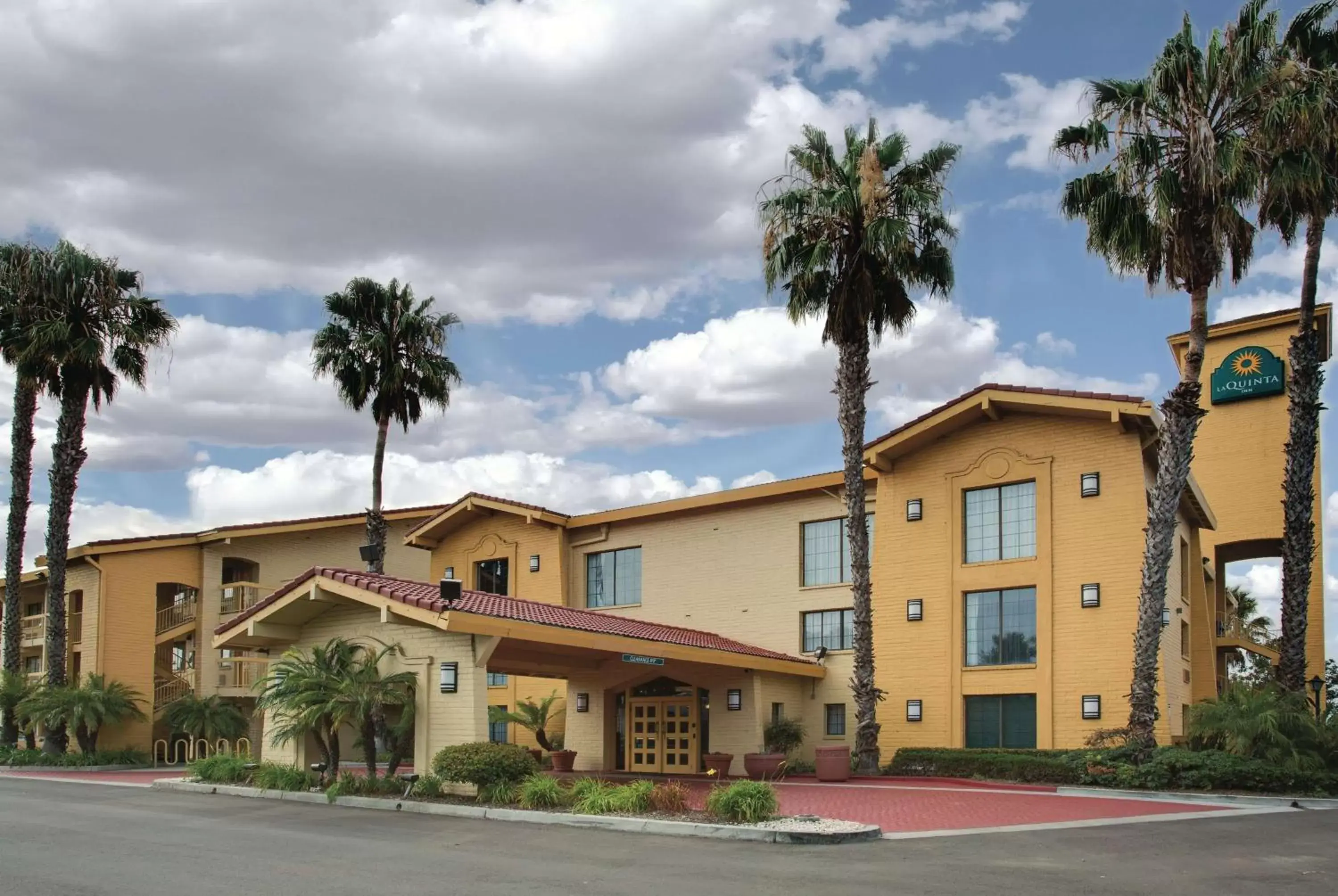 Property Building in La Quinta Inn by Wyndham Ventura