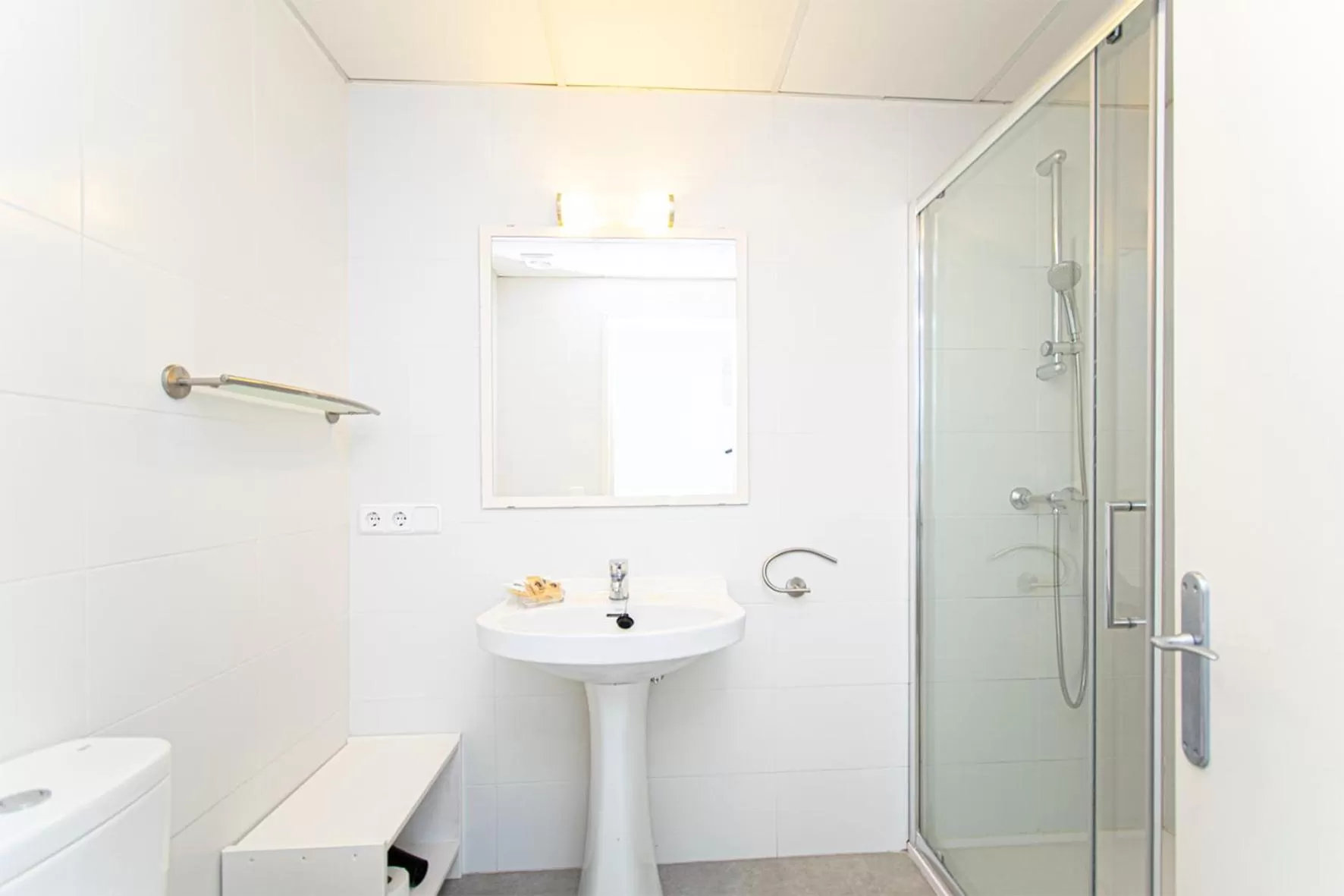 Shower in Apartamentos Falcó