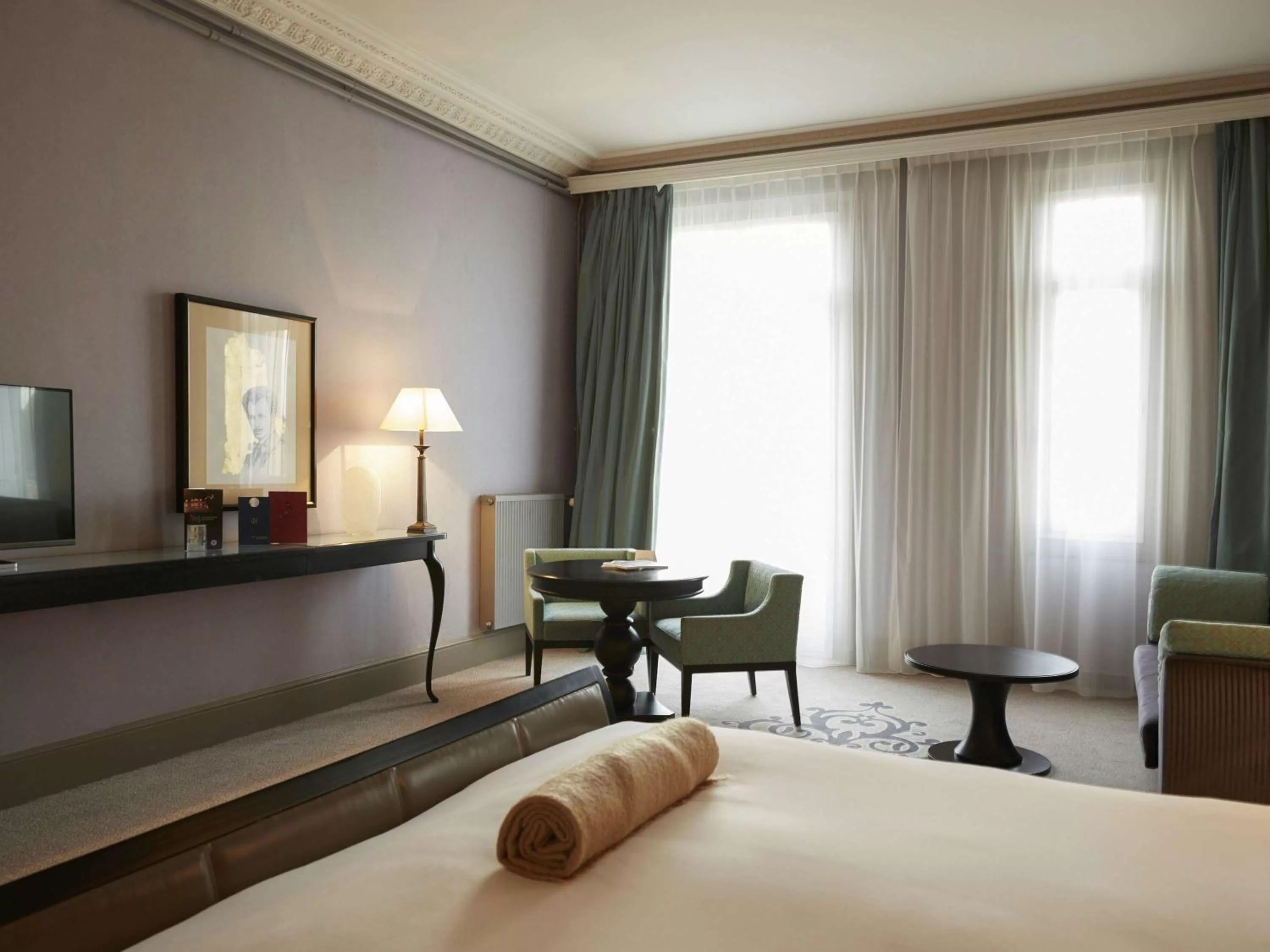 Photo of the whole room, Bed in Le Grand Hotel de Cabourg - MGallery Collection