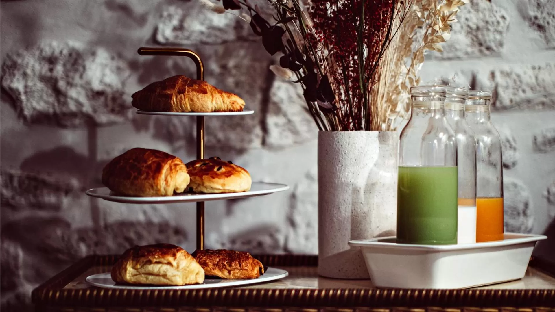 Buffet breakfast in Maison Saintonge