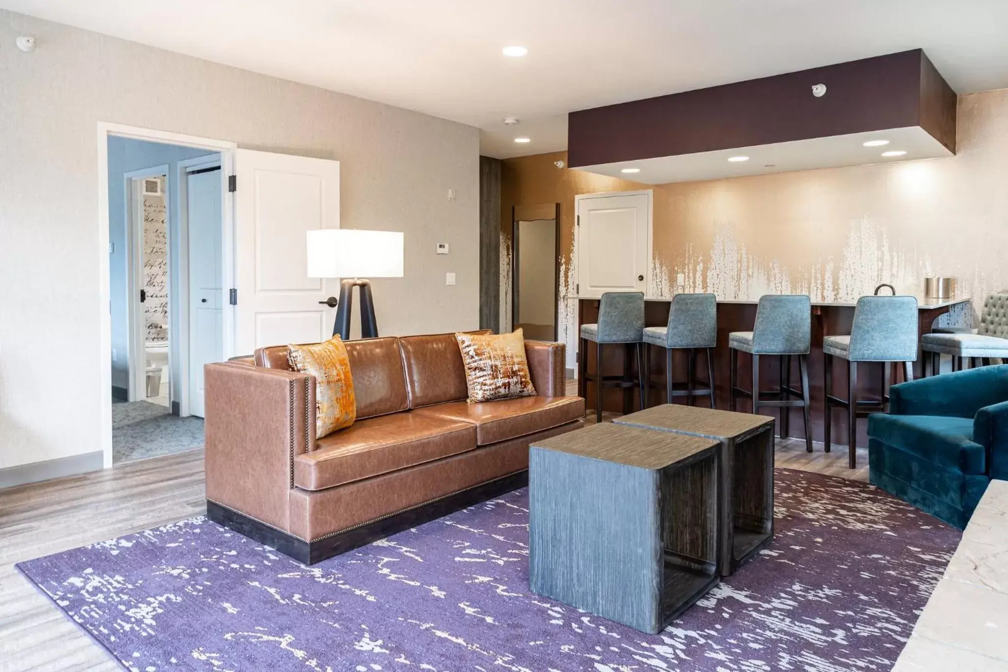 Photo of the whole room, Seating Area in Holiday Inn Resort Deadwood Mountain Grand, an IHG Hotel