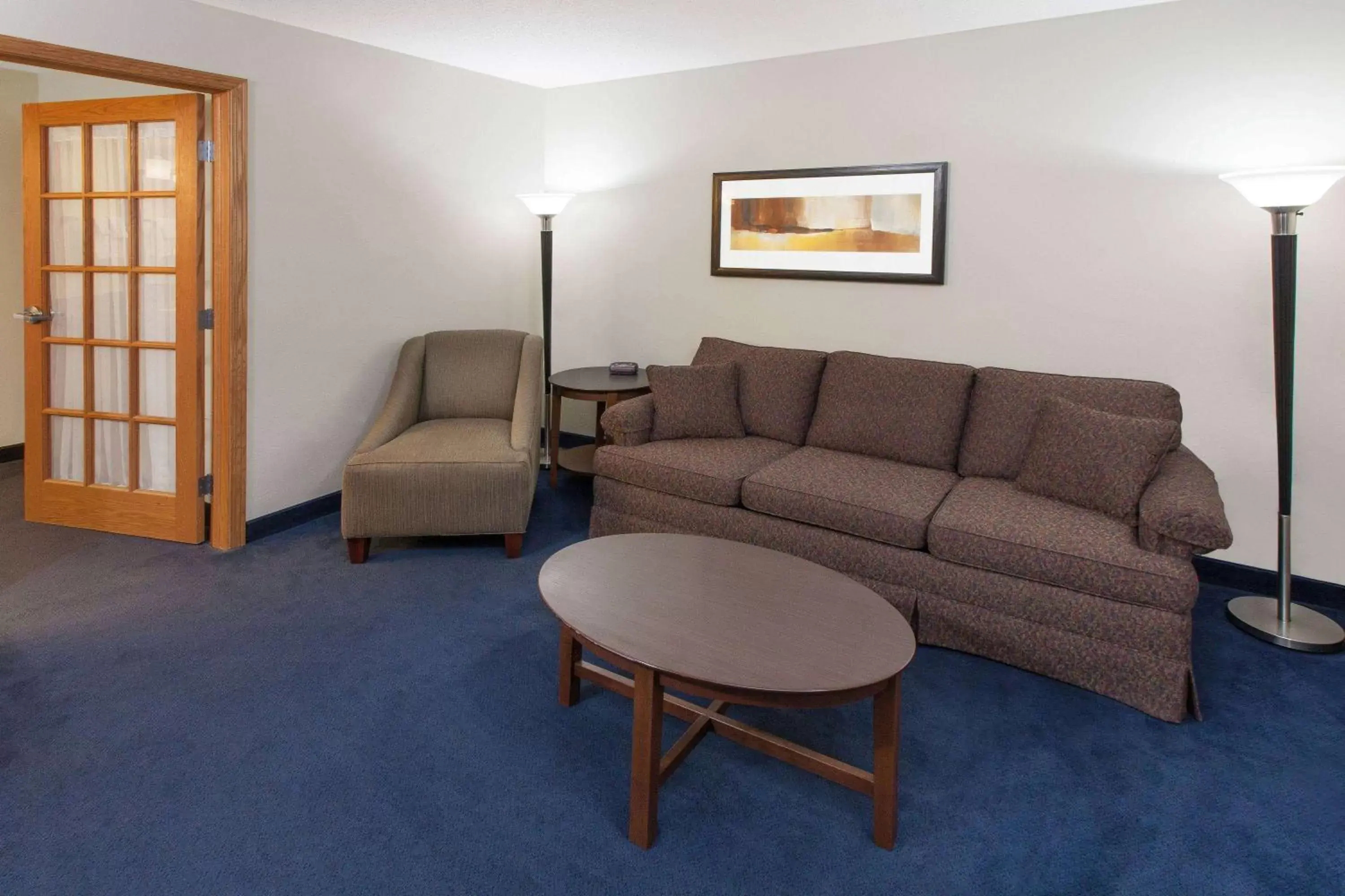 Living room, Seating Area in AmericInn by Wyndham Webster City