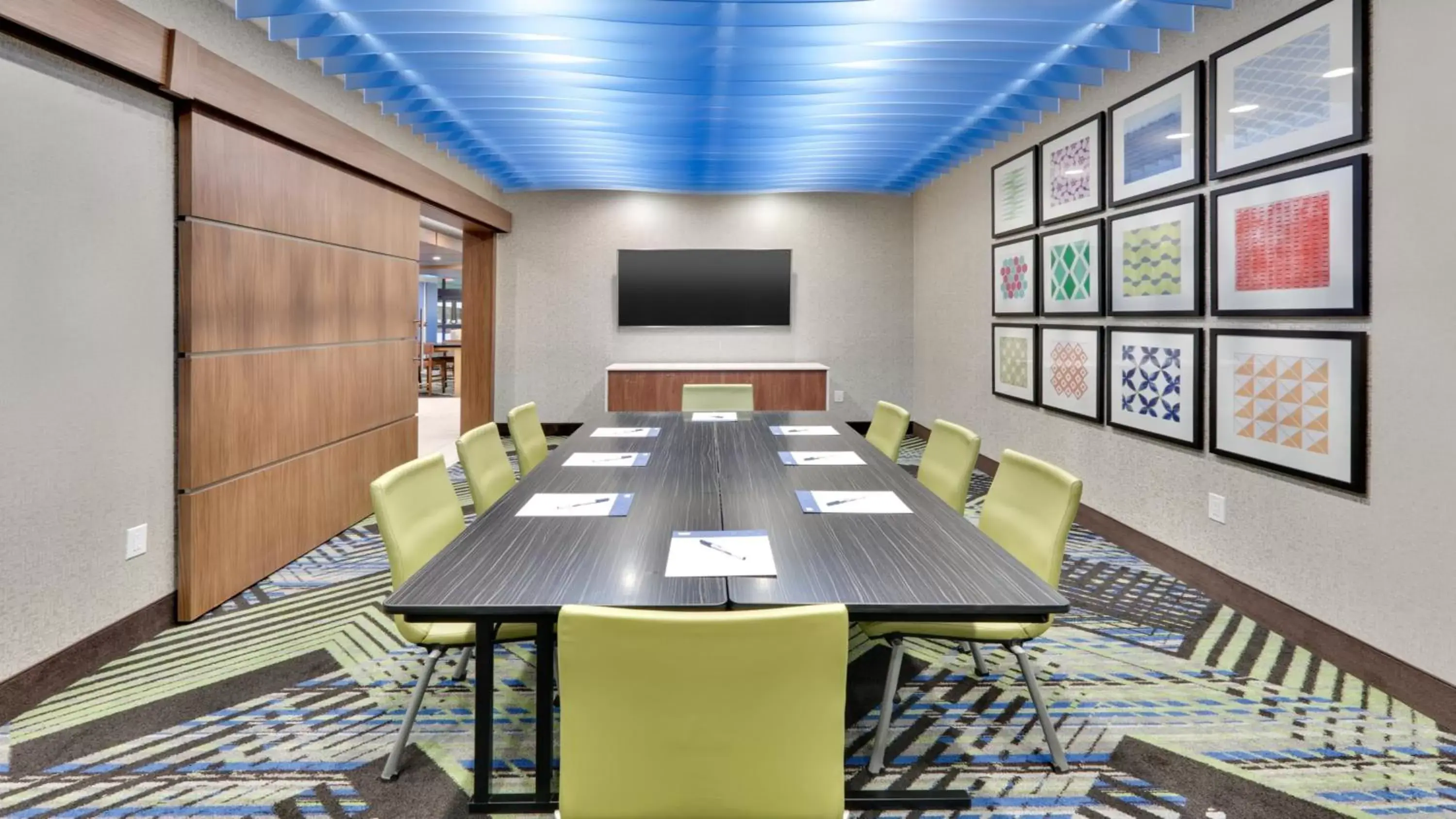 Meeting/conference room in Holiday Inn Express Hotel & Suites Oklahoma City-West Yukon, an IHG Hotel