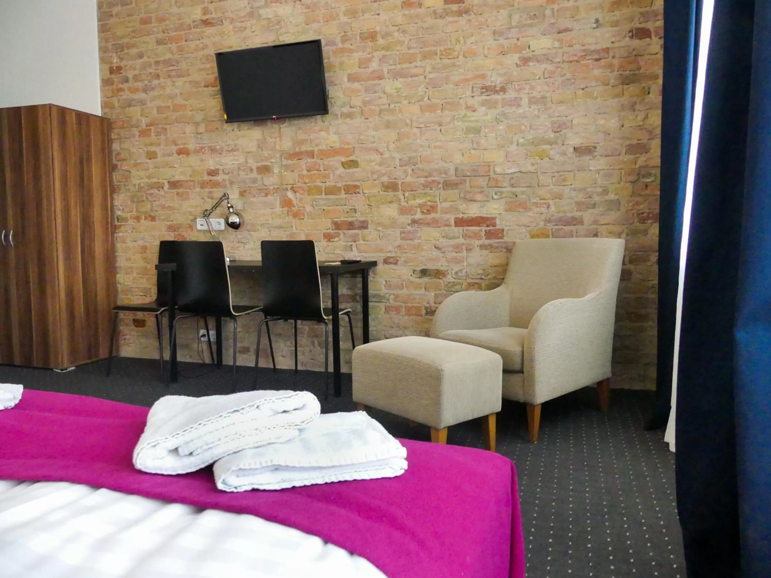 Photo of the whole room, Bed in Goldmarie